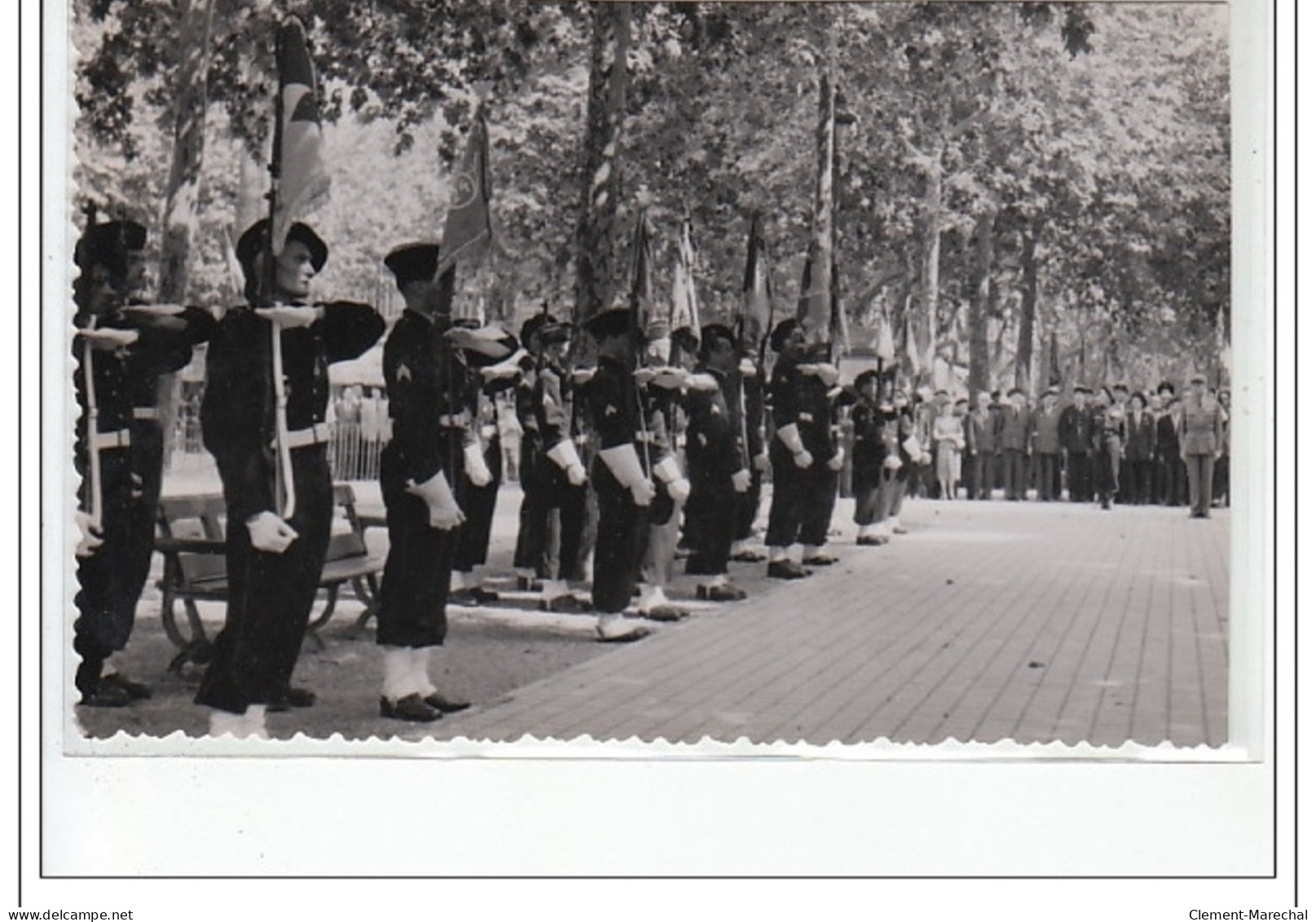 ANTIBES : Lot De 8 Photos Format Cartes Photos D'un Défilé Militaire Vers 1945 - Très Bon état - Altri & Non Classificati