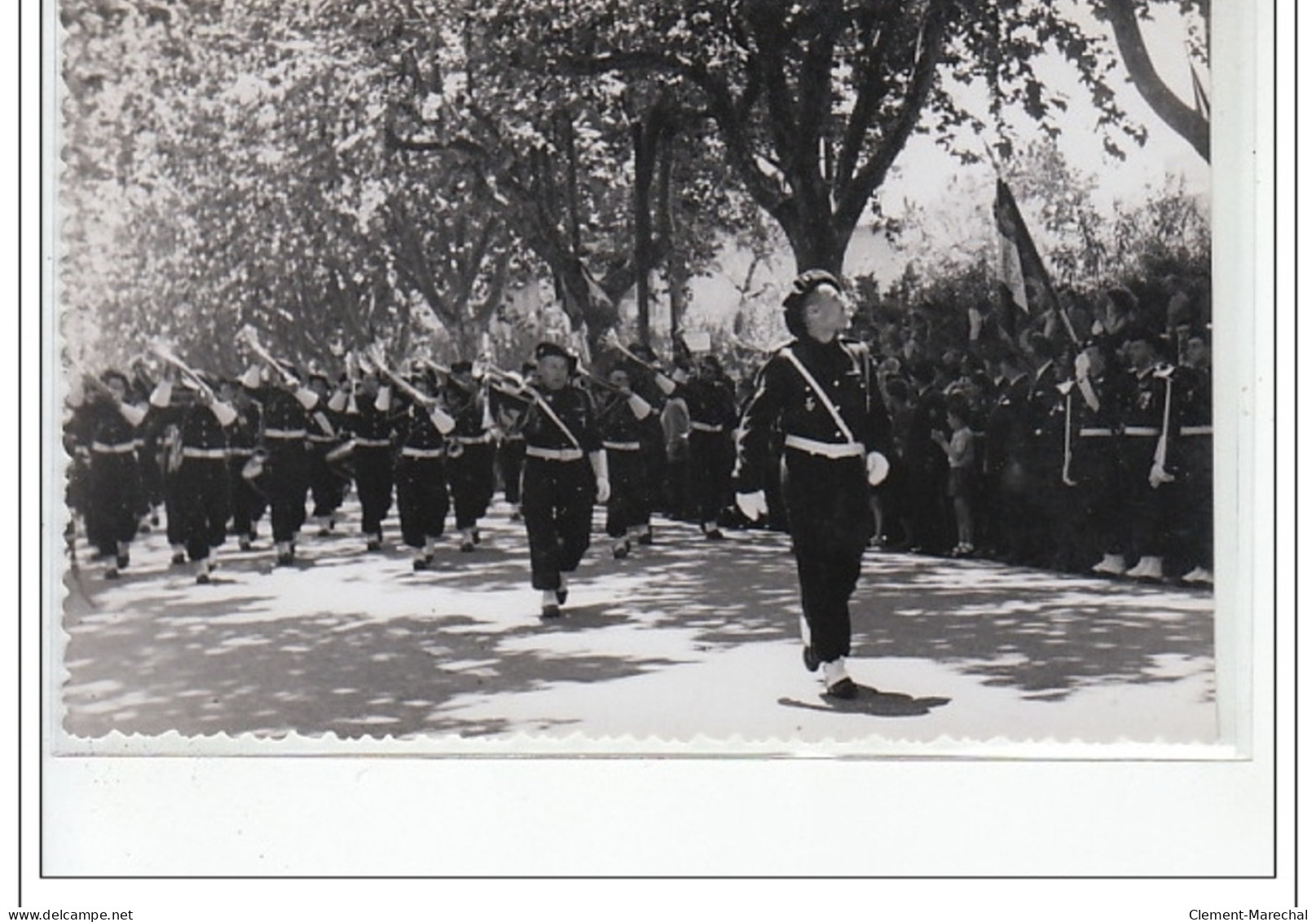 ANTIBES : lot de 8 photos format cartes photos d'un défilé militaire vers 1945 - très bon état