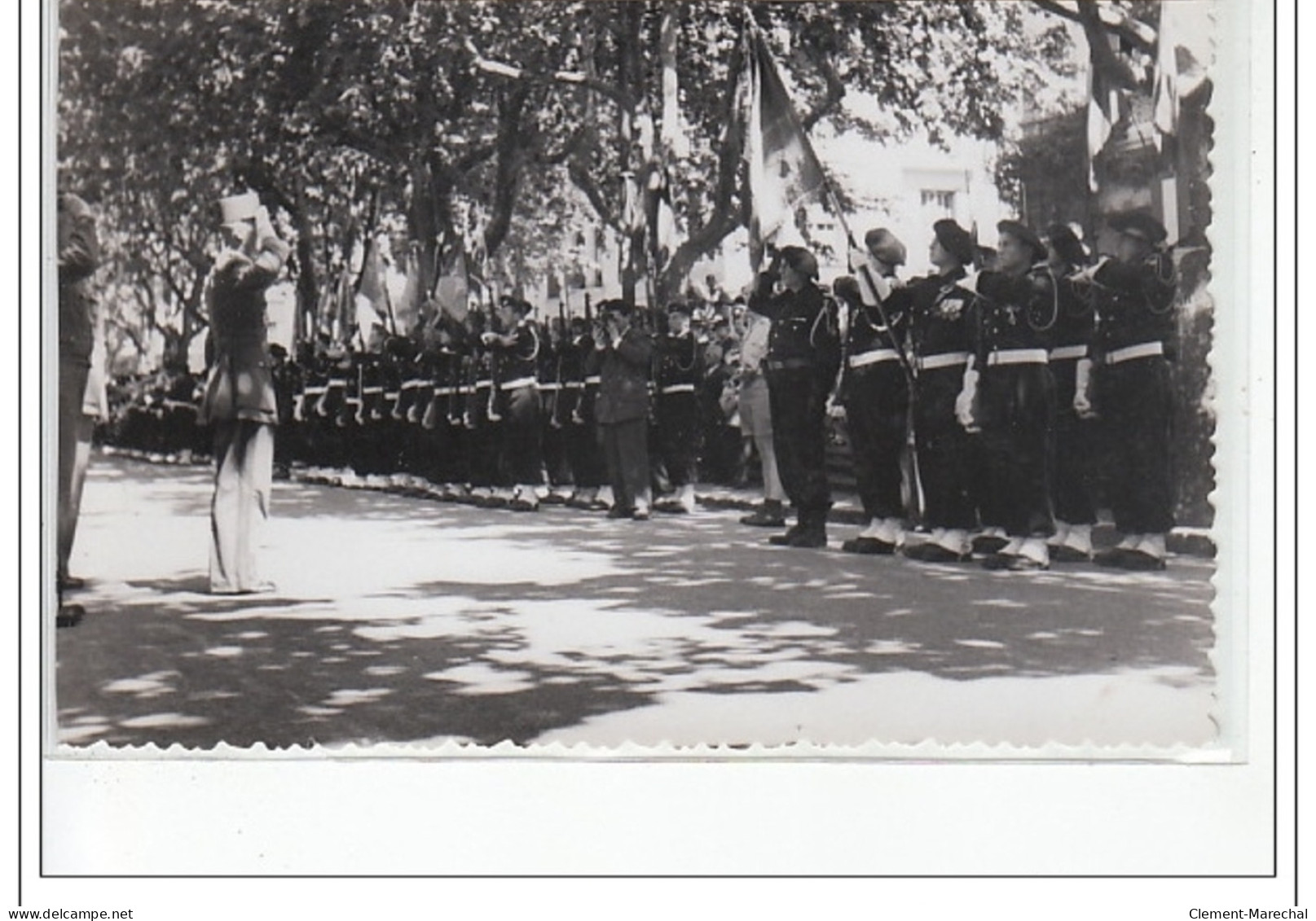 ANTIBES : lot de 8 photos format cartes photos d'un défilé militaire vers 1945 - très bon état