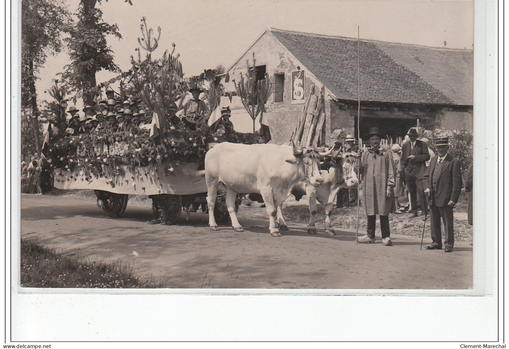 SAINT GERAND LE PUY : Carte Photo De La Fête Du Printemps Et De La Kermesse Vers 1930 - Très Bon état - Other & Unclassified