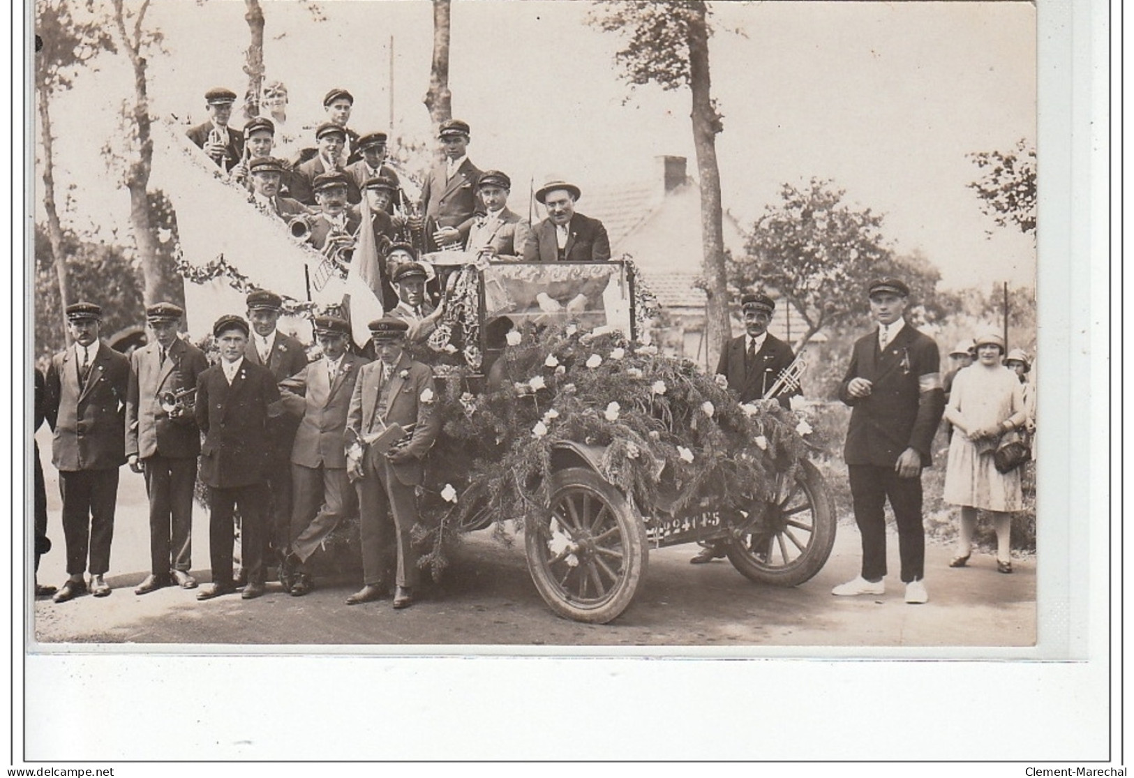 SAINT GERAND LE PUY : Carte Photo De La Fête Du Printemps Et De La Kermesse Vers 1930 - Très Bon état - Other & Unclassified