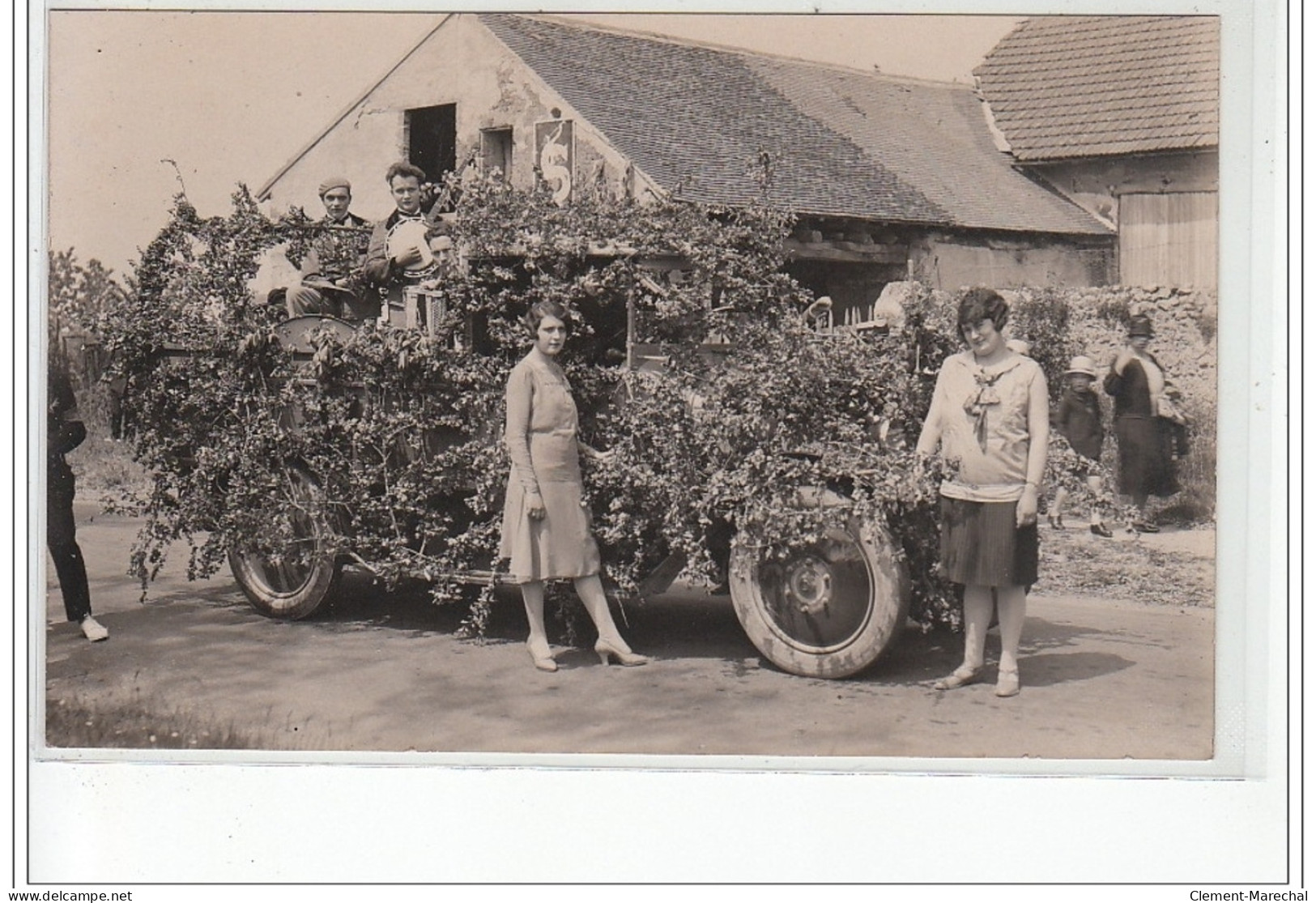 SAINT GERAND LE PUY : Carte Photo De La Fête Du Printemps Et De La Kermesse Vers 1930 - Très Bon état - Other & Unclassified