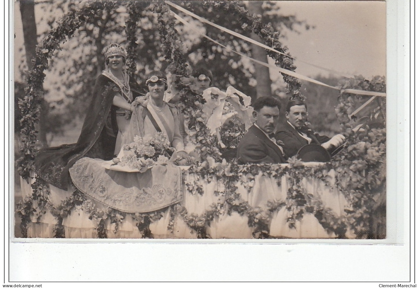 SAINT GERAND LE PUY : Carte Photo De La Fête Du Printemps Et De La Kermesse Vers 1930 - Très Bon état - Other & Unclassified