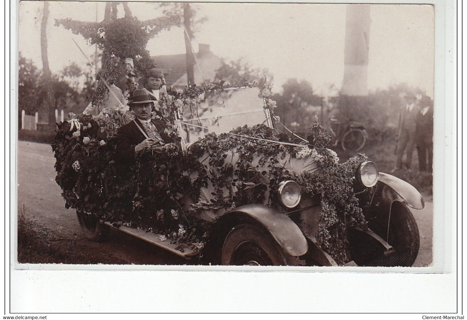 SAINT GERAND LE PUY : Carte Photo De La Fête Du Printemps Et De La Kermesse Vers 1930 - Très Bon état - Other & Unclassified