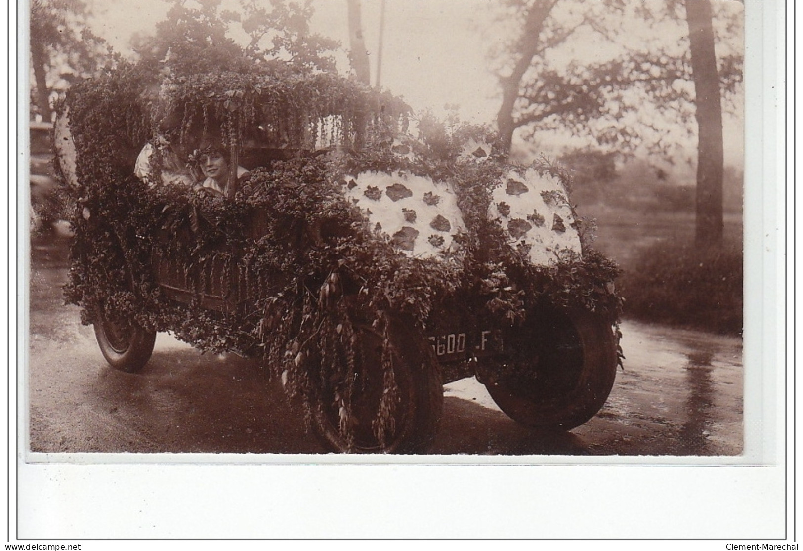 SAINT GERAND LE PUY : Carte Photo De La Fête Du Printemps Et De La Kermesse Vers 1930 - Très Bon état - Other & Unclassified