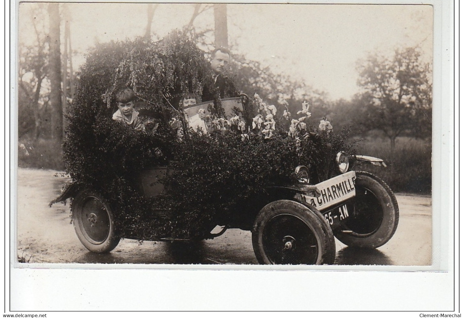 SAINT GERAND LE PUY : Carte Photo De La Fête Du Printemps Et De La Kermesse Vers 1930 - Très Bon état - Other & Unclassified