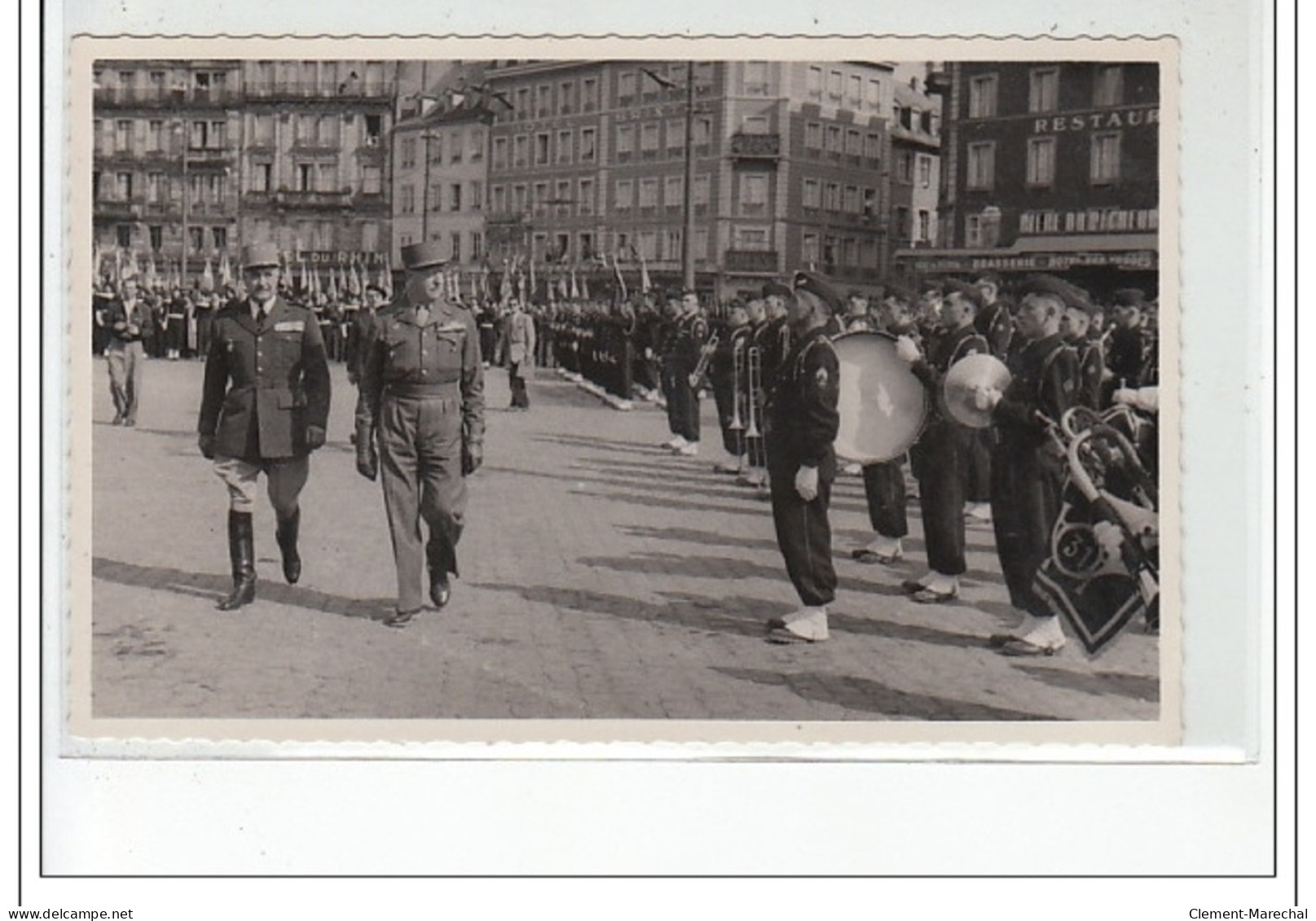 STRASBOURG : Lot De 15 Photos Format Cartes Photos D'un Défilé Militaire Vers 1945 - Très Bon état - Strasbourg