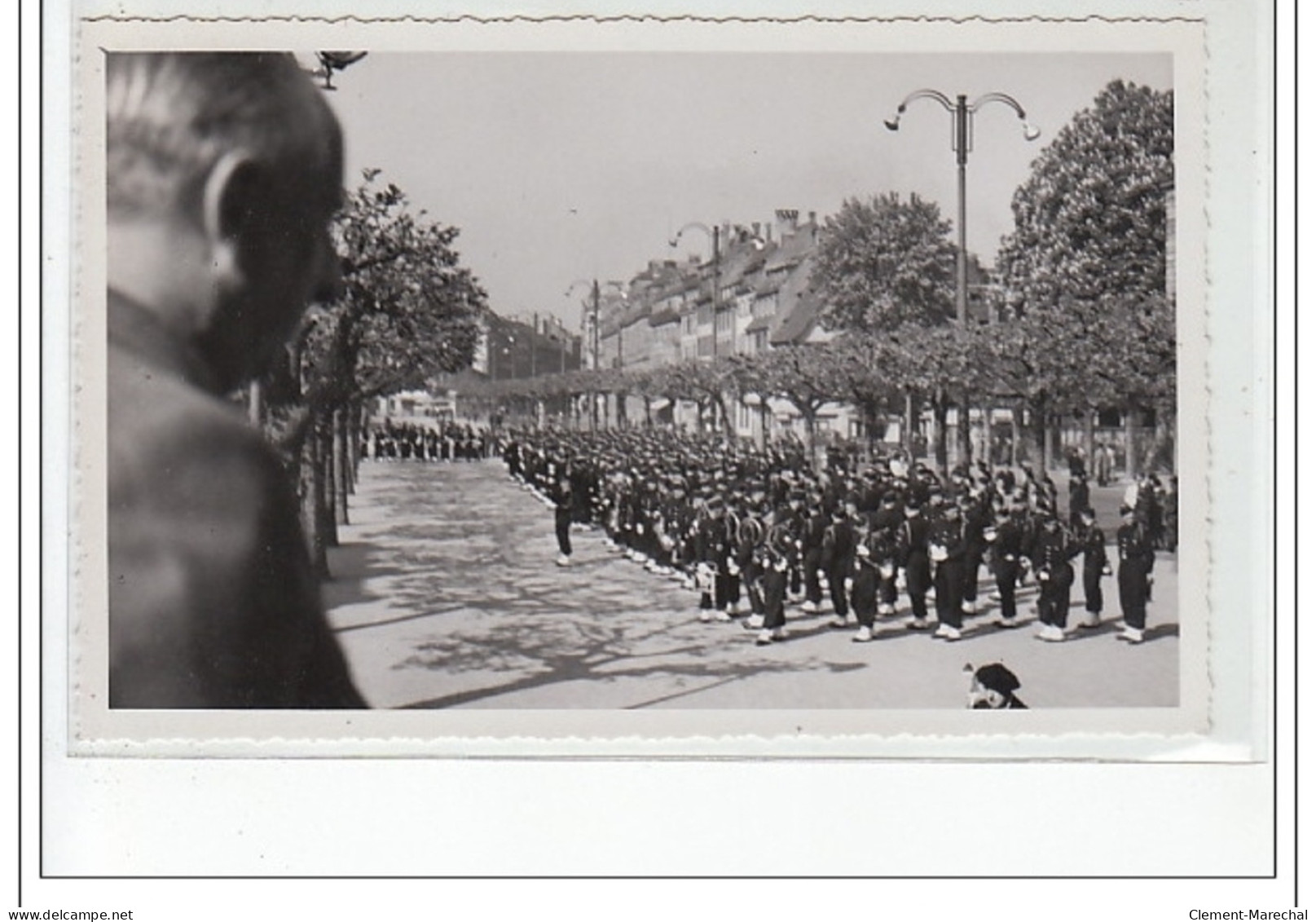 STRASBOURG : lot de 15 photos format cartes photos d'un défilé militaire vers 1945 - très bon état