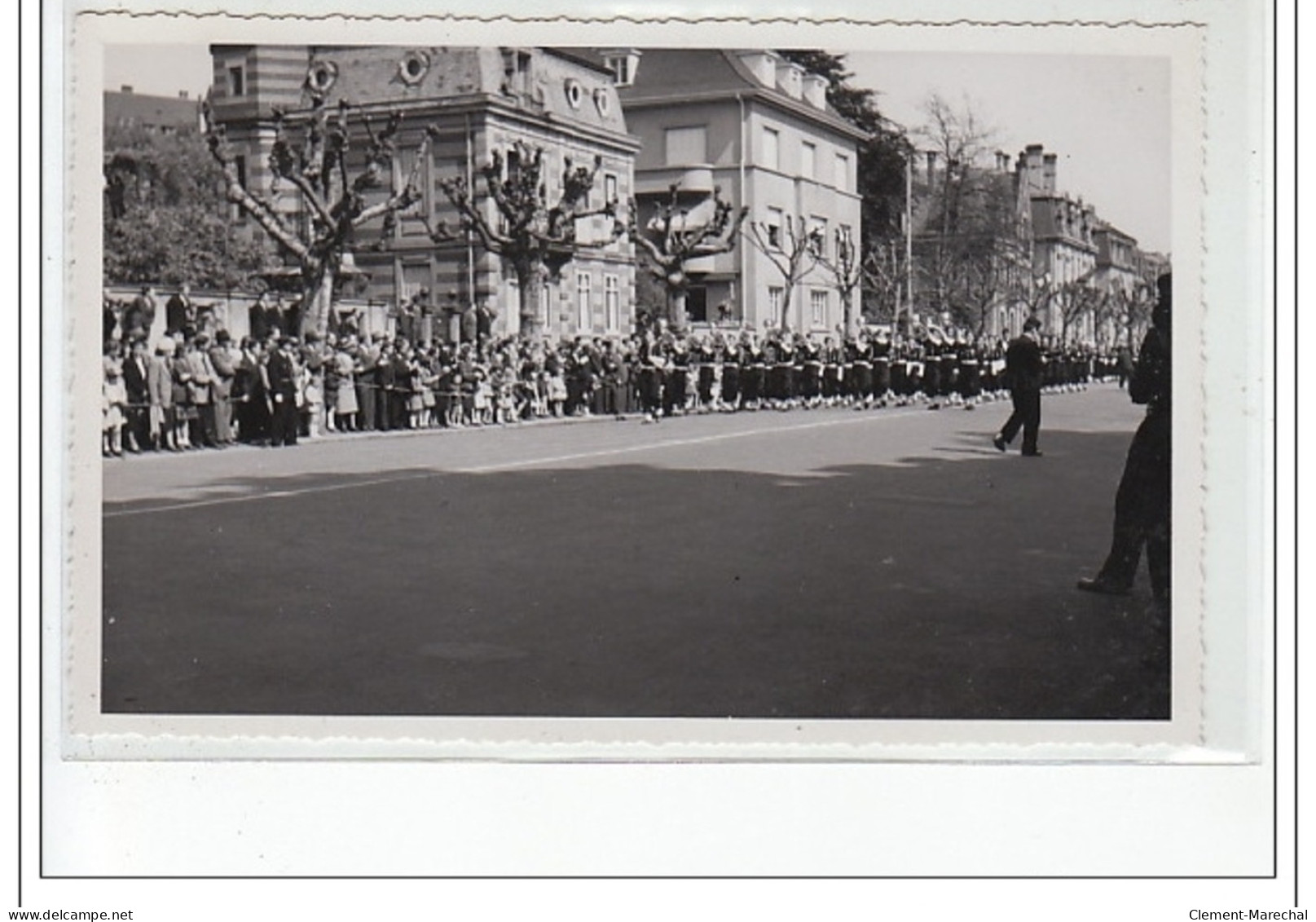 STRASBOURG : lot de 15 photos format cartes photos d'un défilé militaire vers 1945 - très bon état