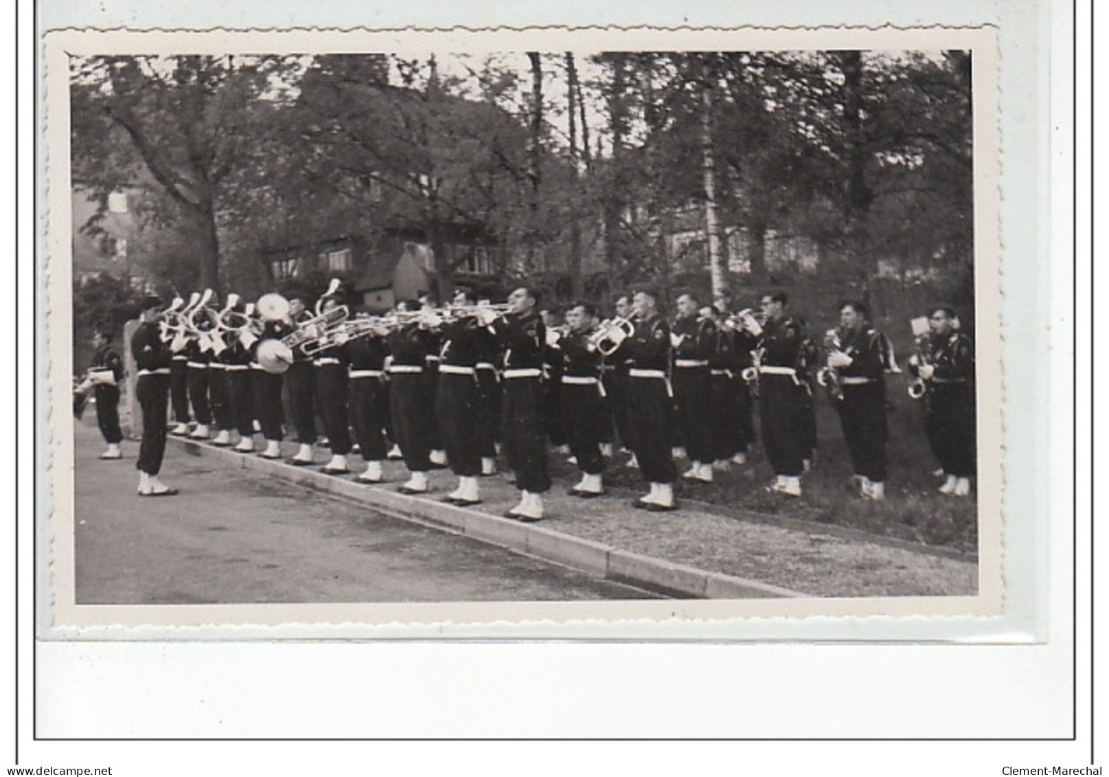 STRASBOURG : lot de 15 photos format cartes photos d'un défilé militaire vers 1945 - très bon état