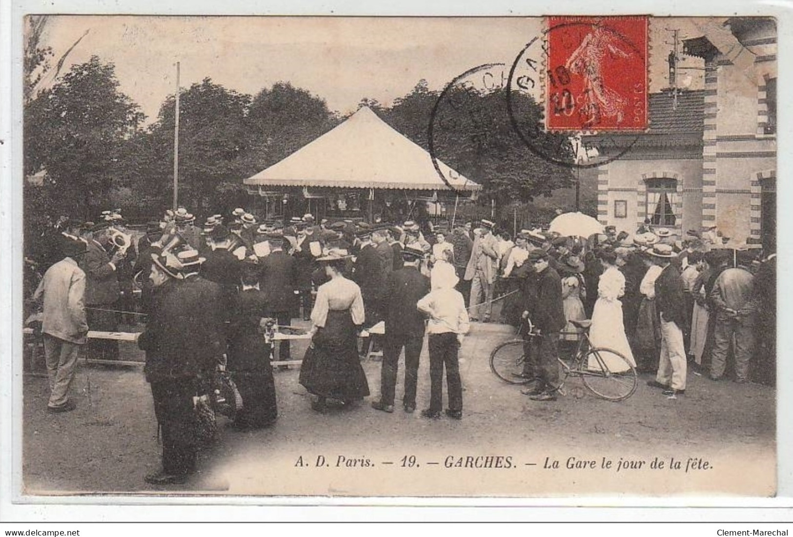 GARCHES : La Gare Le Jour De La Fête (manège) - Très Bon état - Garches