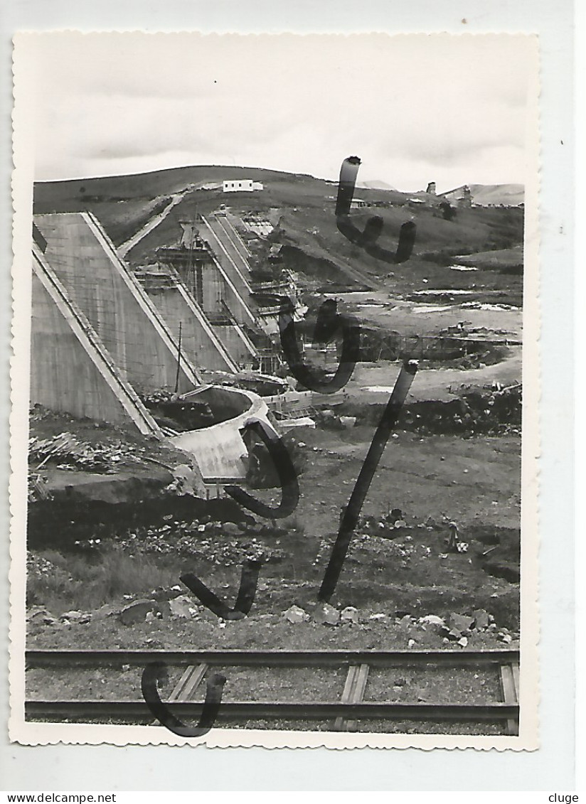 MADAGASCAR - Construction Du Barrage De Tsiazompaniry En 1956 ( Photo ) - Afrique