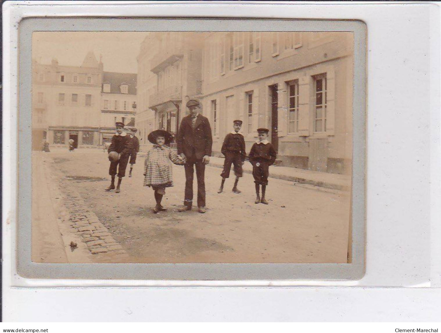 AVALLON: Rue Tour Du Magasin - Très Bon état - Avallon