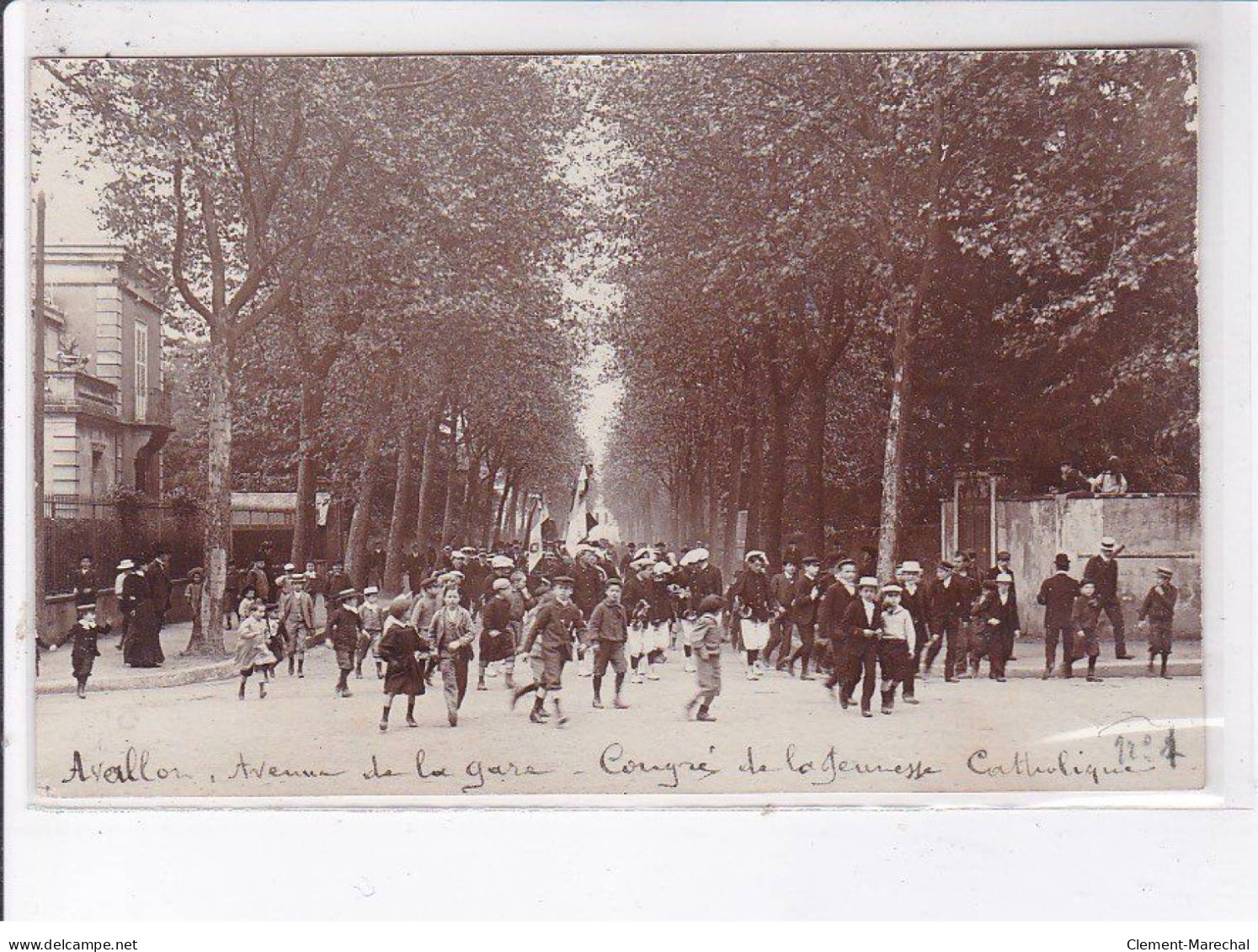 AVALLON: Avenue De La Gare, Congrès De La Jeunesse Catholique - Très Bon état - Avallon