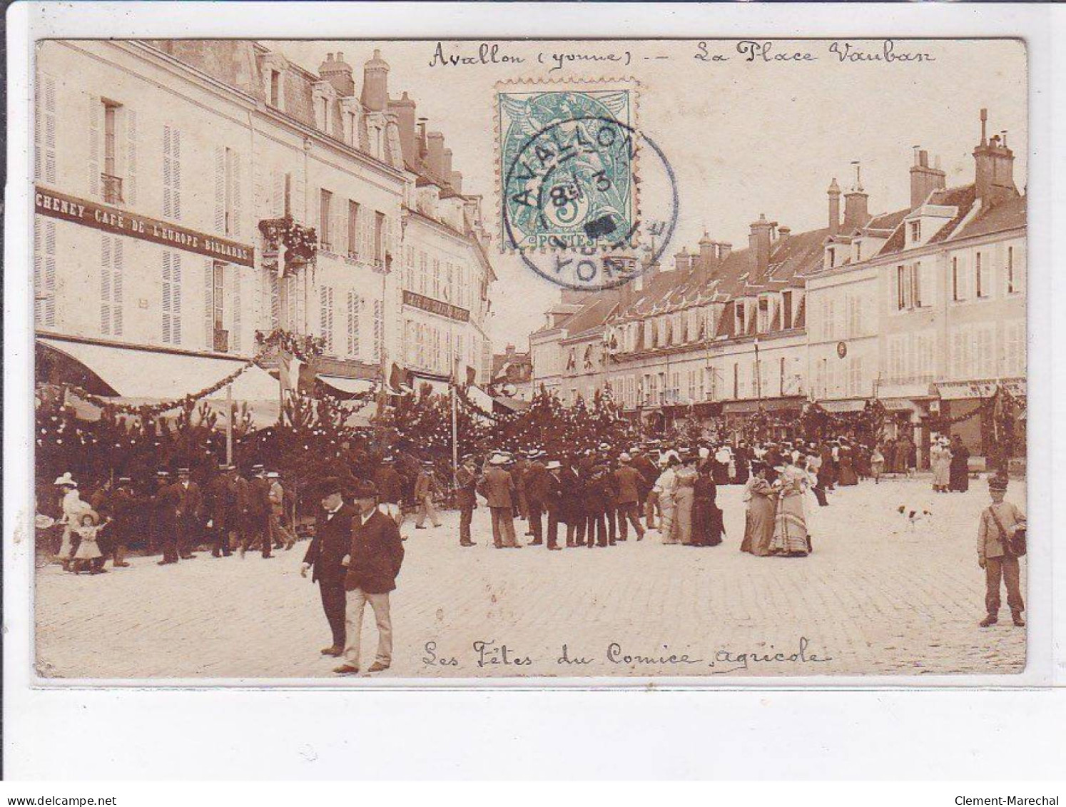 AVALLON: La Place Vauban - Très Bon état - Avallon