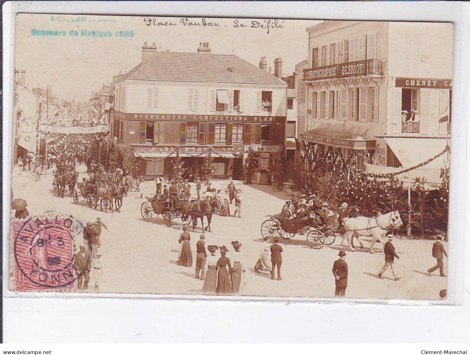 AVALLON: Place Vauban, Le Défilé - Très Bon état - Avallon