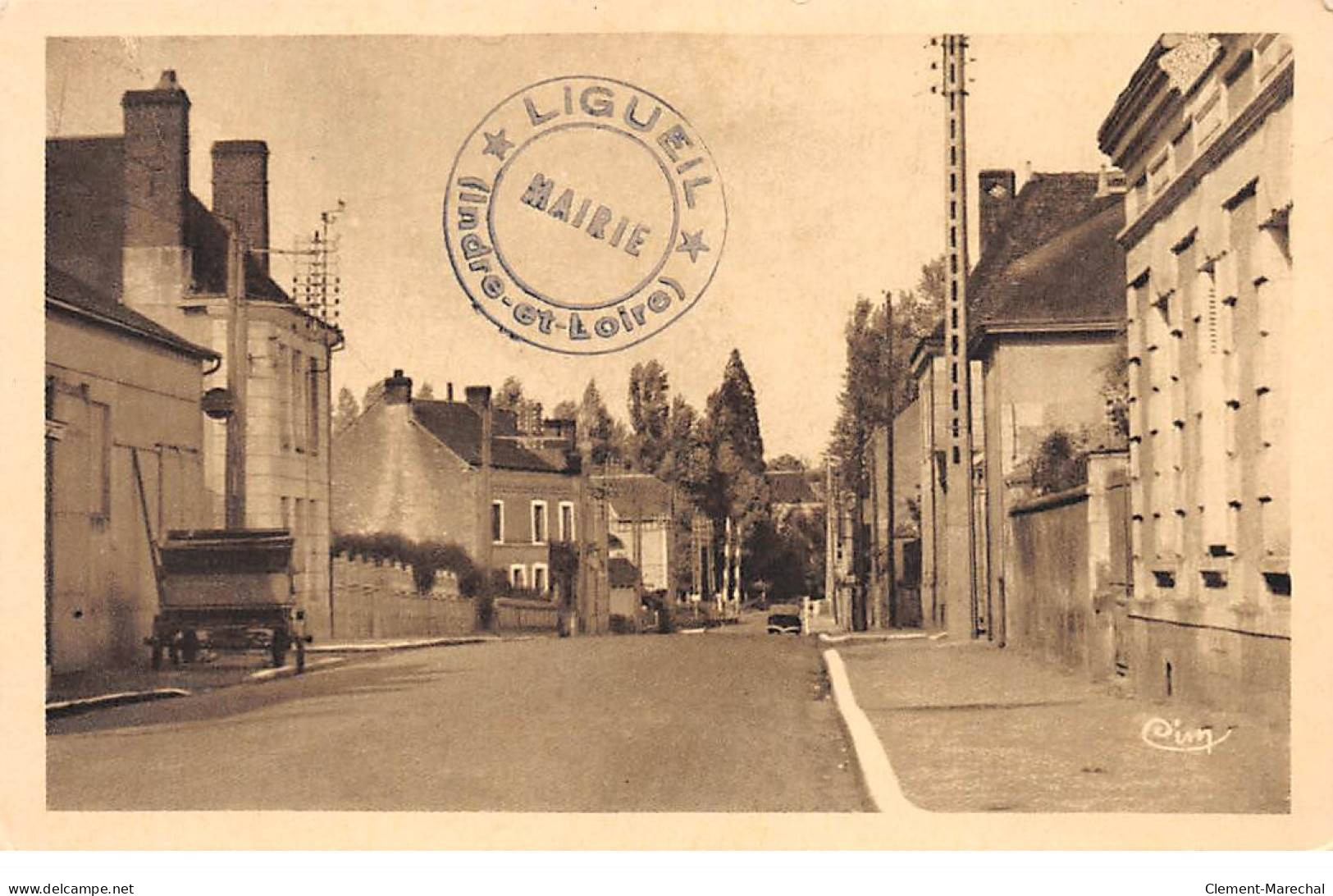 LIGUEIL - Avenue Léon Bion - Très Bon état - Other & Unclassified