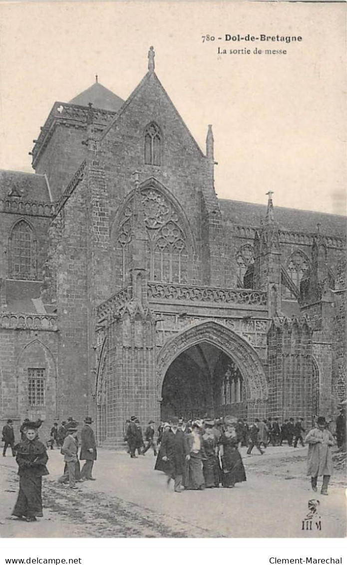 DOL DE BRETAGNE - La Sortie De Messe - Très Bon état - Dol De Bretagne