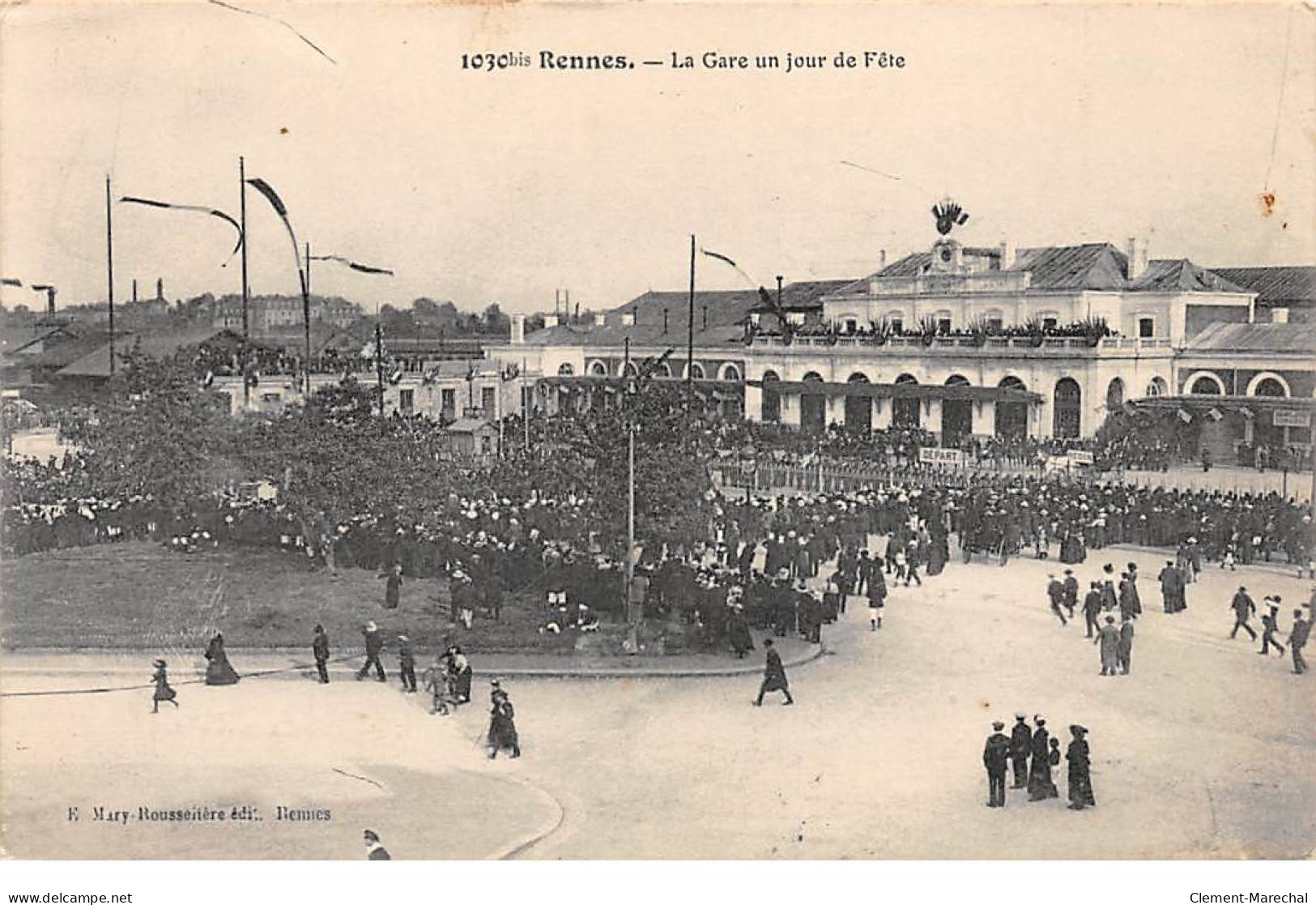 RENNES - La Gare Un Jour De Fête - Très Bon état - Rennes