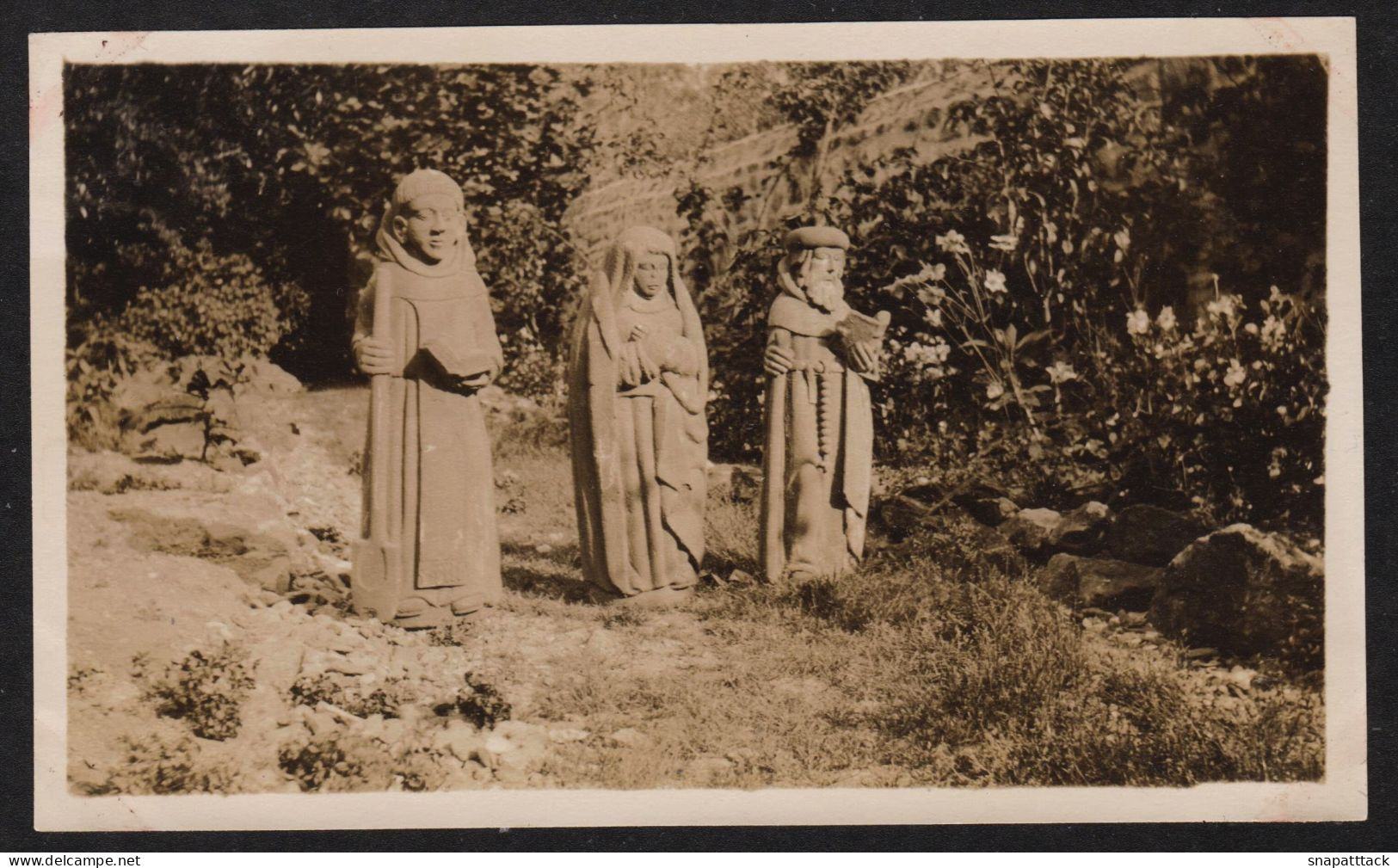 Jolie Photographie à Identifier, Statues De Saints, LE PASSAGE, Sept 1926, Isère? 11,1 X 6,6 Cm - Places