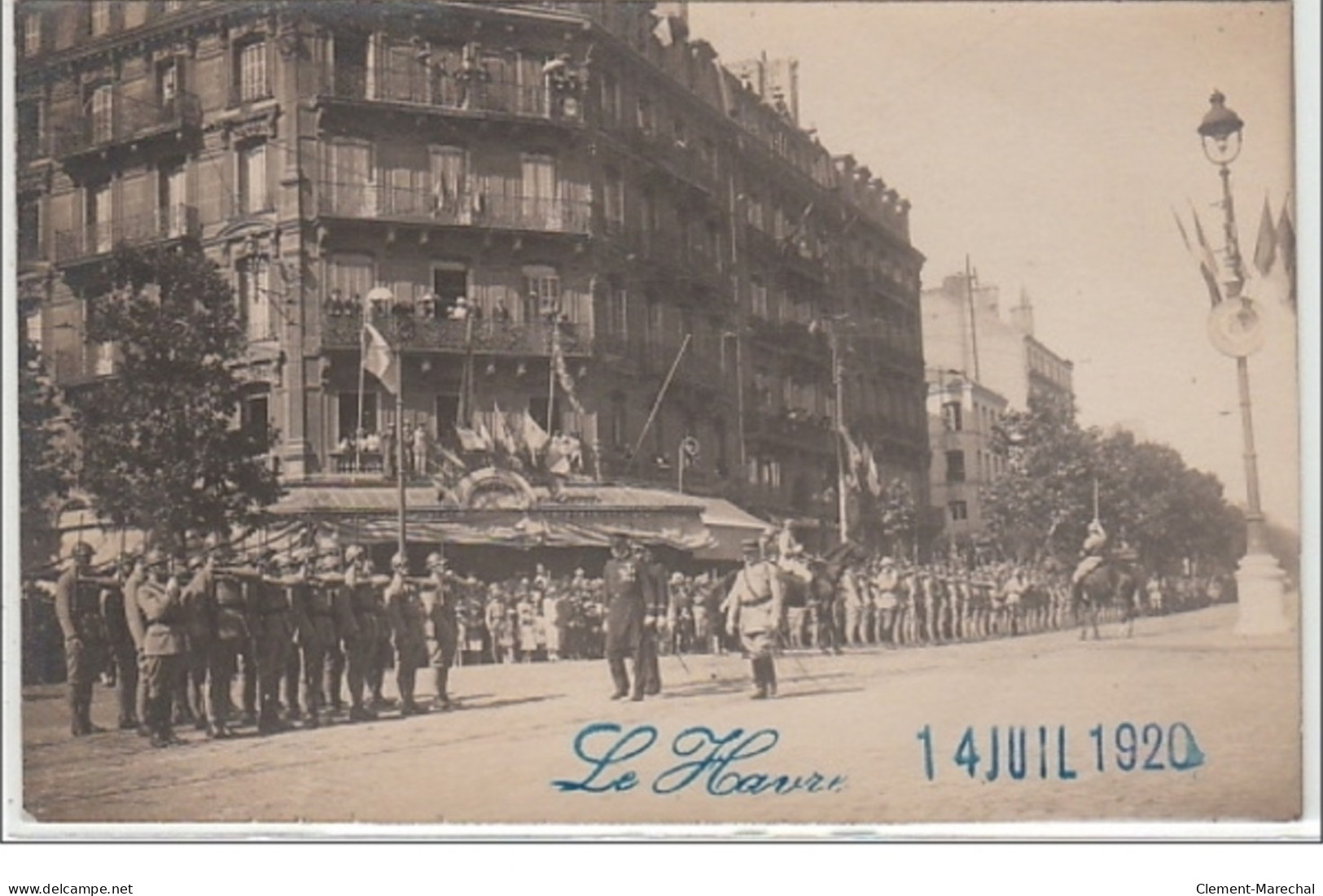 LE HAVRE : défilé militaire (lot de 8 cartes postales) - Très bon état