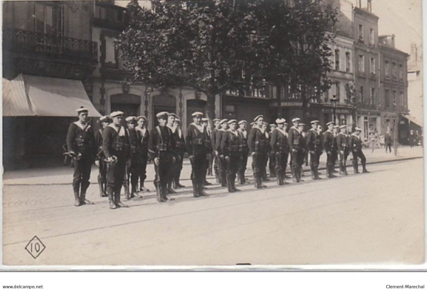 LE HAVRE : défilé militaire (lot de 11 cartes postales) - très bon état