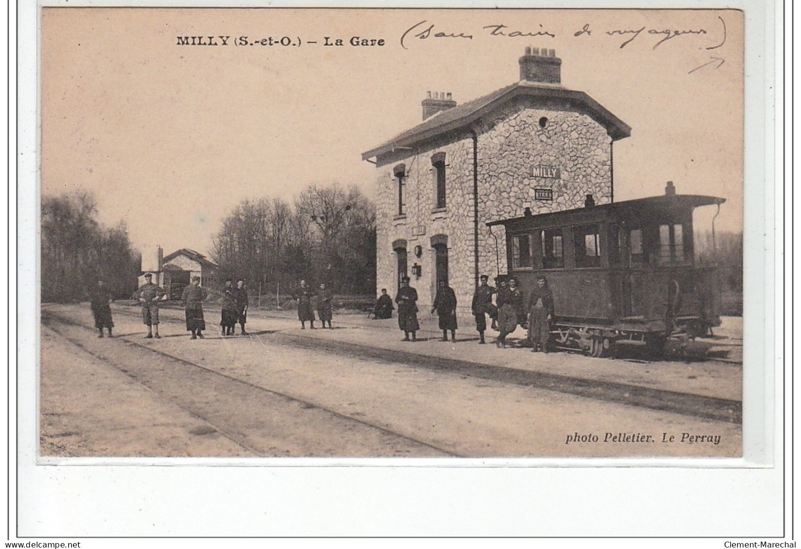 MILLY : La Gare - Bon état (un Coin Plié) - Milly La Foret