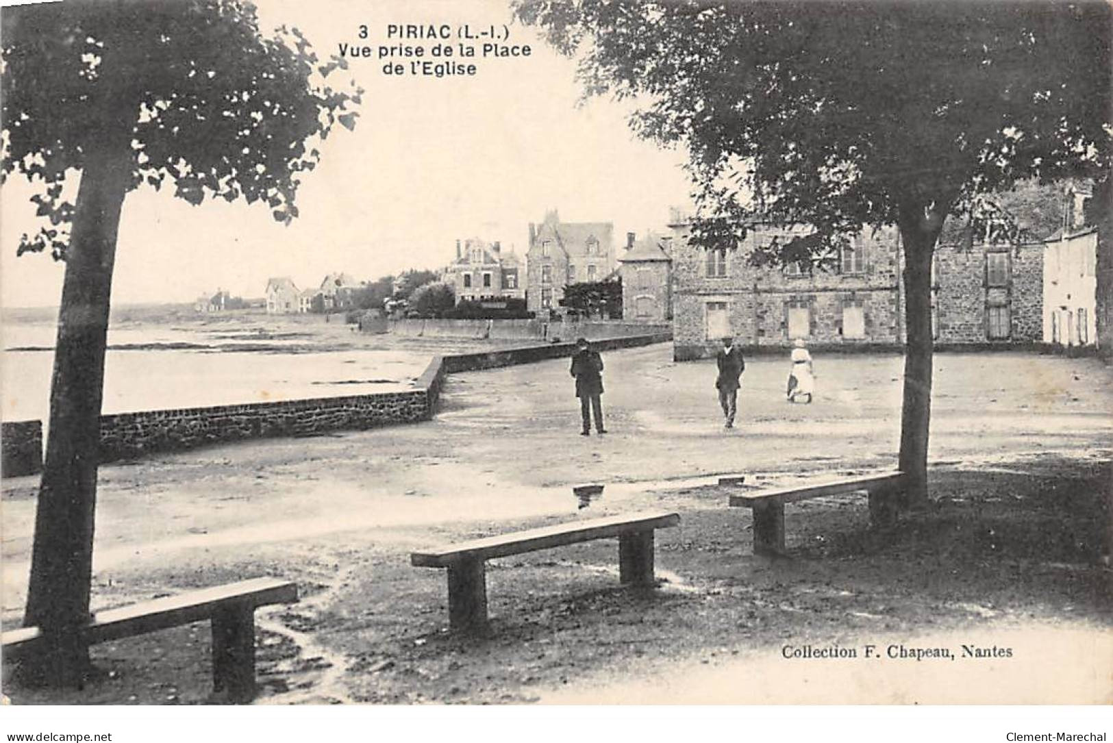 PIRIAC - Vue Prise De La Place De L'Eglise - Très Bon état - Piriac Sur Mer