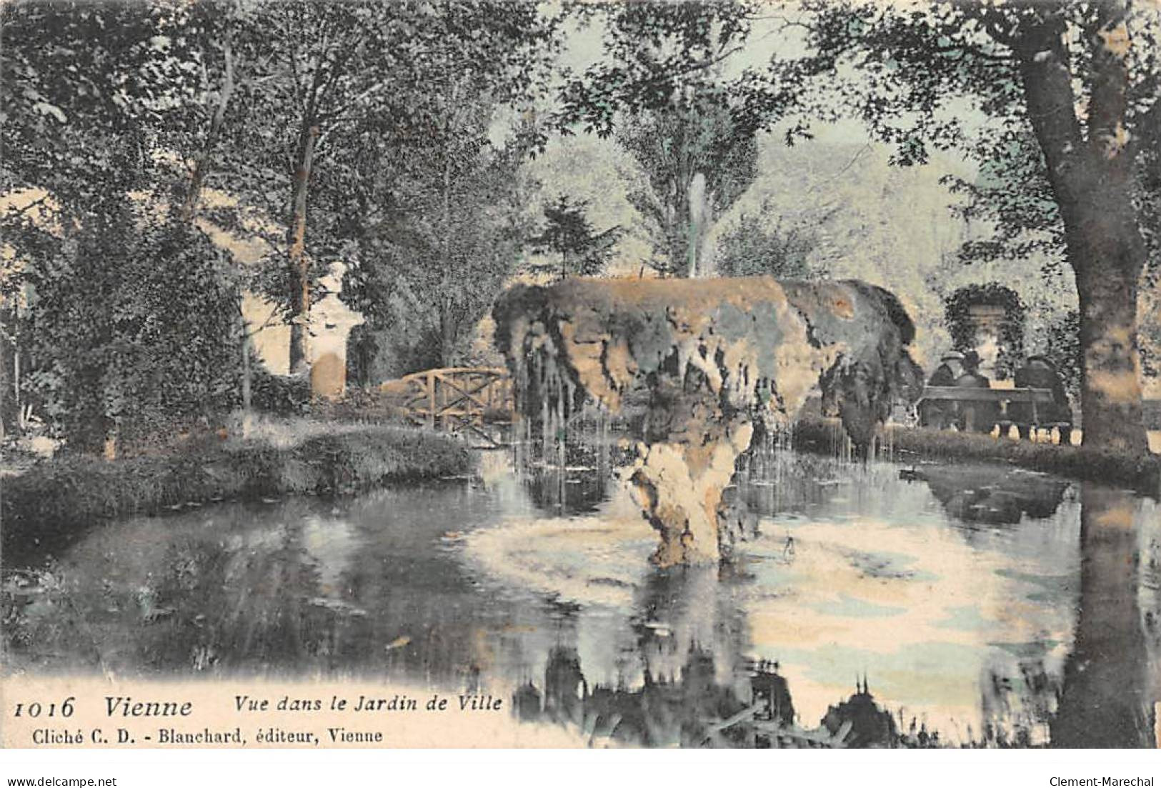 VIENNE - Vue Dans Le Jardin De Ville - état - Vienne