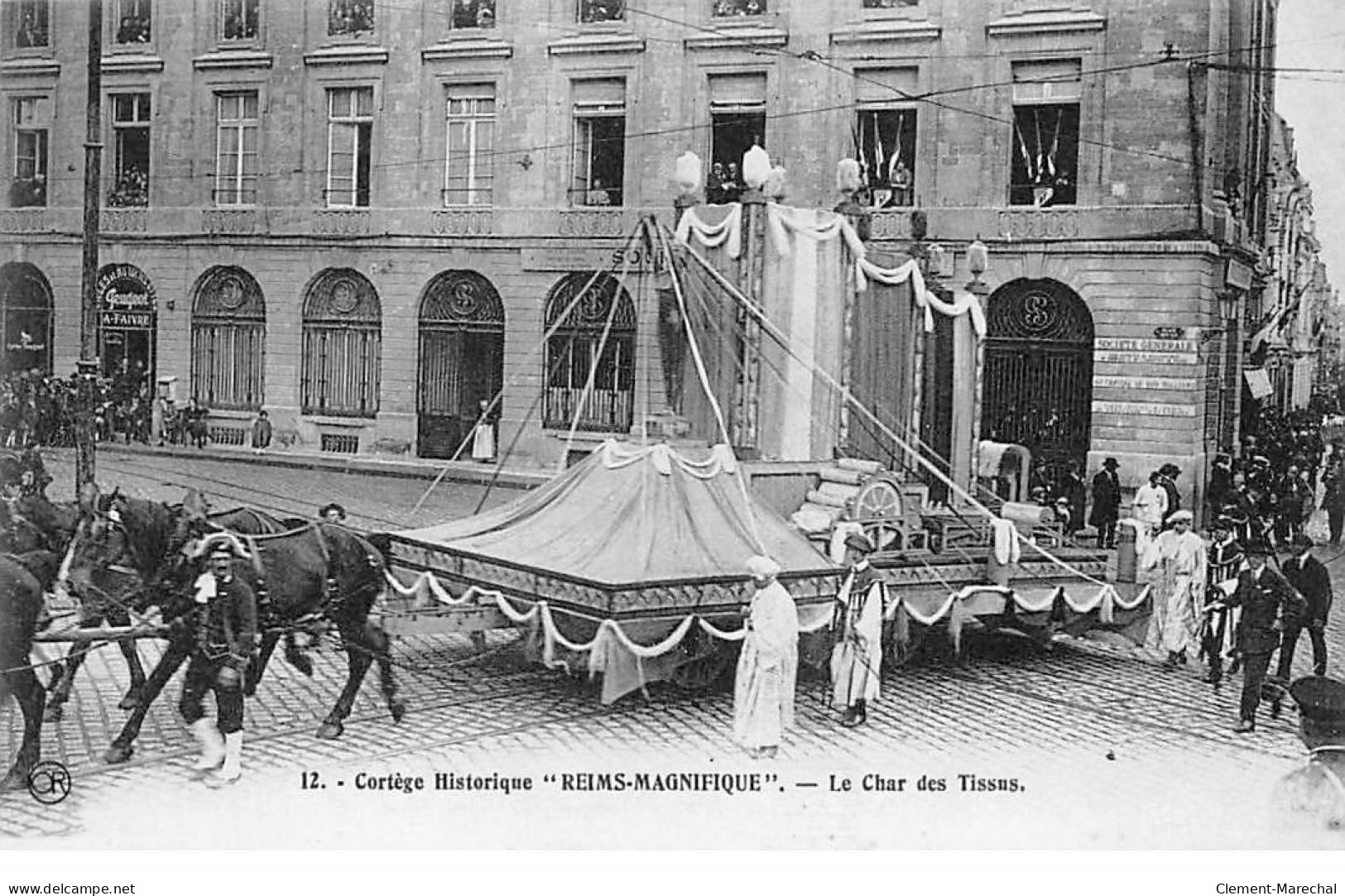 Cortège Historique " REIMS MAGNIFIQUE " - Le Char Des Tissus - Très Bon état  - Reims