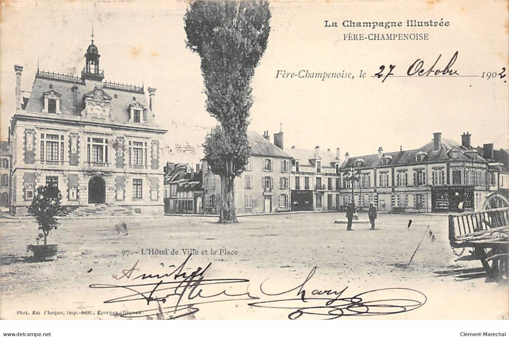 FERE CHAMPENOISE - L'Hôtel De Ville Et La Place - Très Bon état - Fère-Champenoise