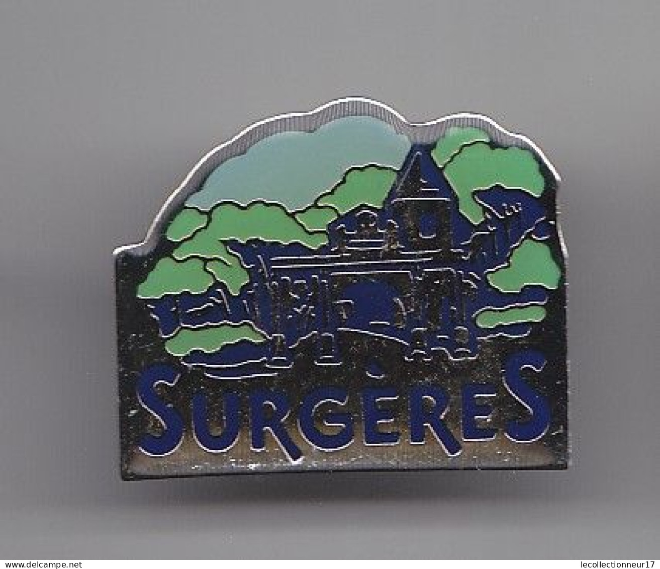 Pin's Sugères En Charente Maritime Dpt 17  Réf 5611 - Städte