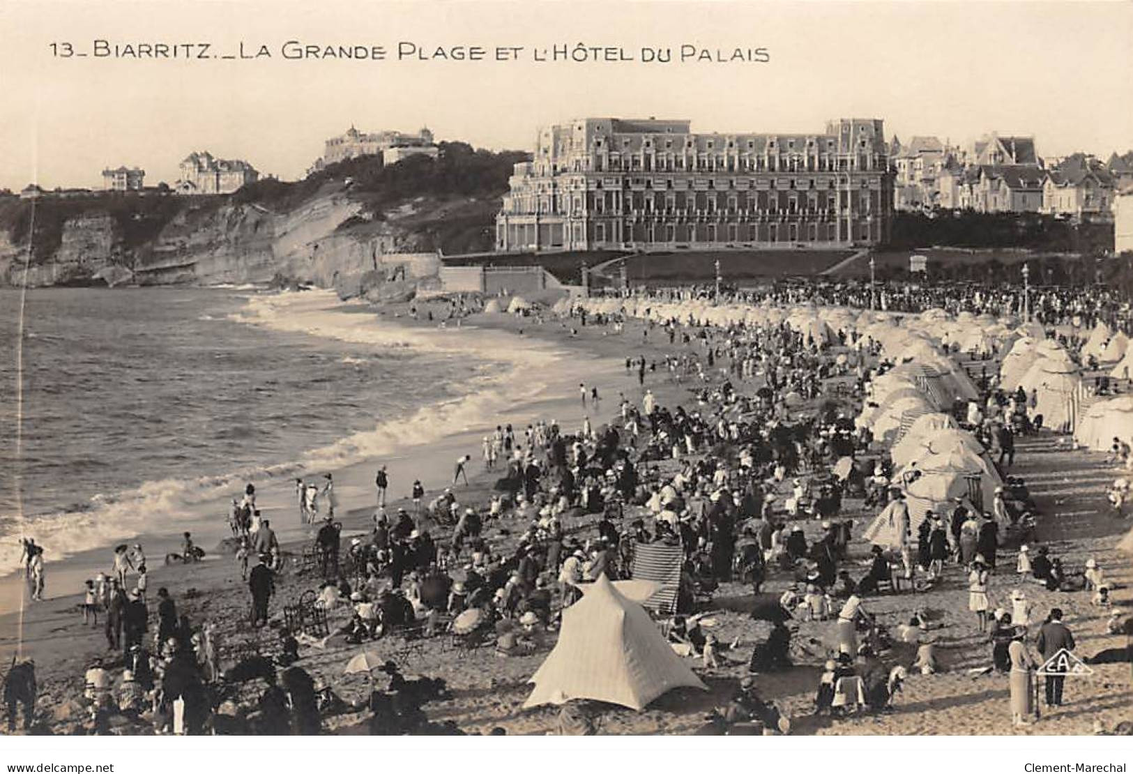 BIARRITZ - La Grande Plage Et L'Hôtel Du Palais - Très Bon état - Biarritz