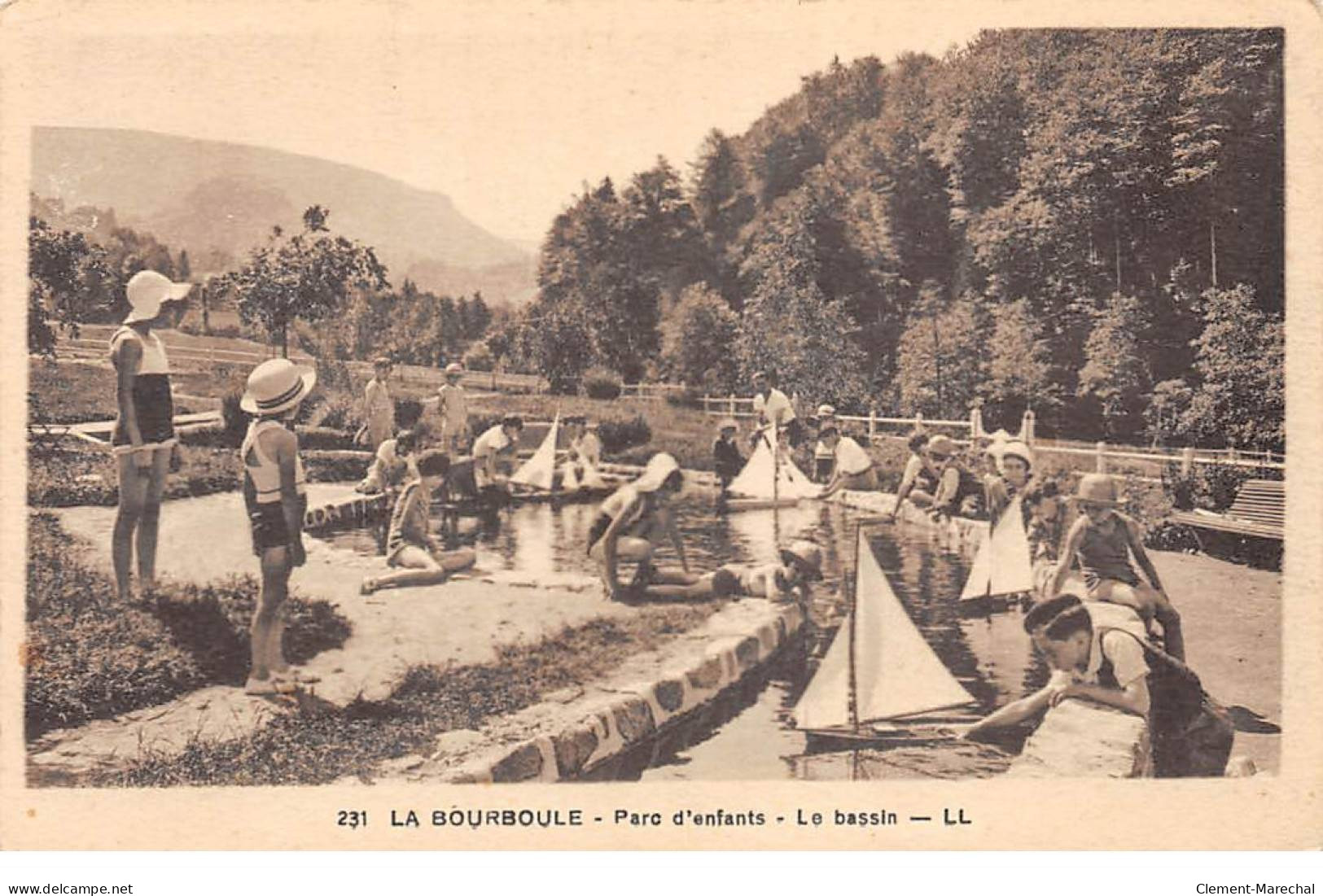 LA BOURBOULE - Parc D'Enfants - Le Bassin - Très Bon état - La Bourboule