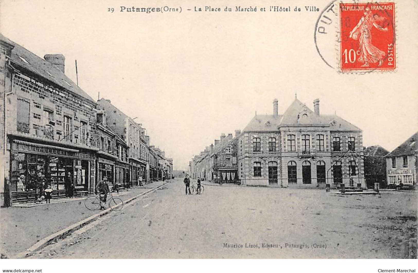 PUTANGES - La Place Du Marché Et L'Hôtel De Ville - Très Bon état - Putanges