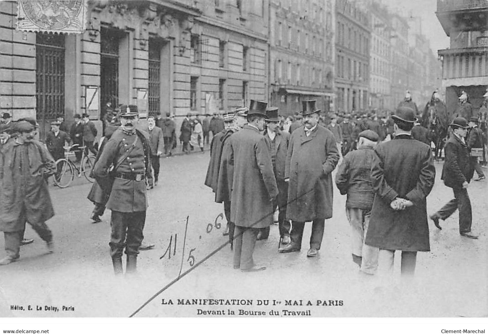 PARIS - La Manifestation Du 1 Mai - Devant La Bourse Du Travail - état - Autres & Non Classés