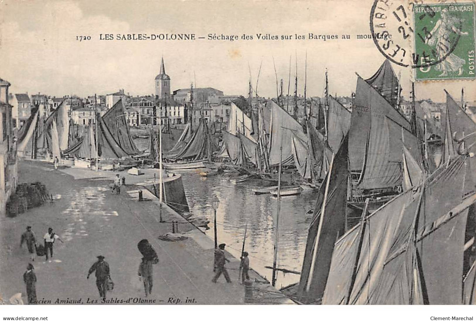 LES SABLES D'OLONNE - Séchage Des Voiles Sur Les Barques Au Moulage - Très Bon état - Sables D'Olonne