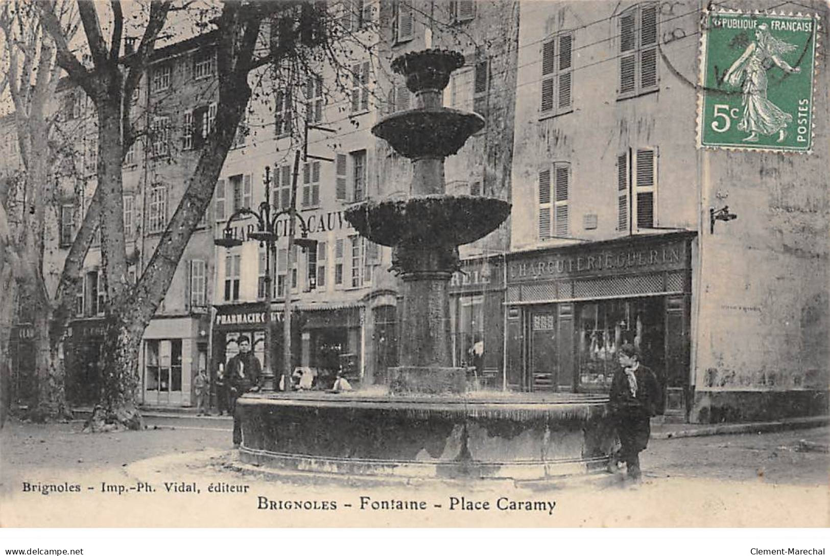 BRIGNOLES - Fontaine - Place Caramy - Très Bon état - Brignoles