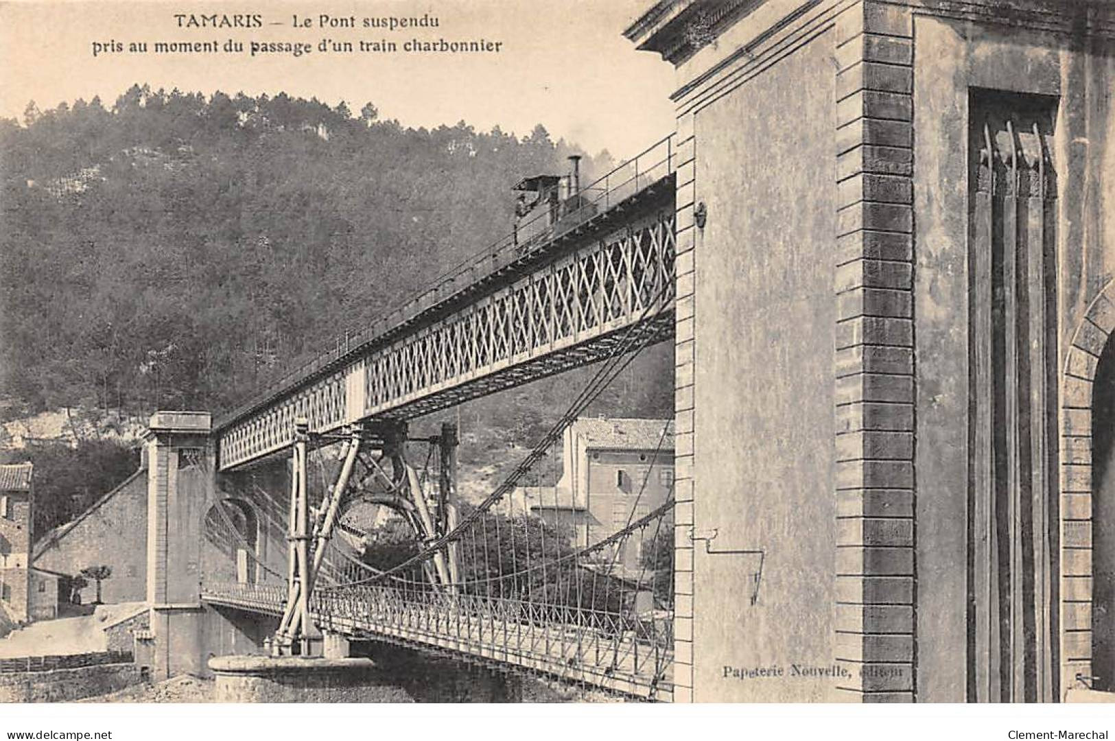 TAMARIS - Le Pont Suspendu Pris Au Moment Du Passage D'un Train Charbonnier - Très Bon état - Tamaris