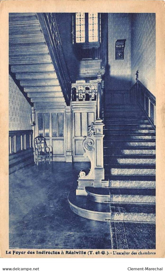 Le Foyer Des Indirectes à REALVILLE - L'Escalier Des Chambres - Très Bon état - Realville