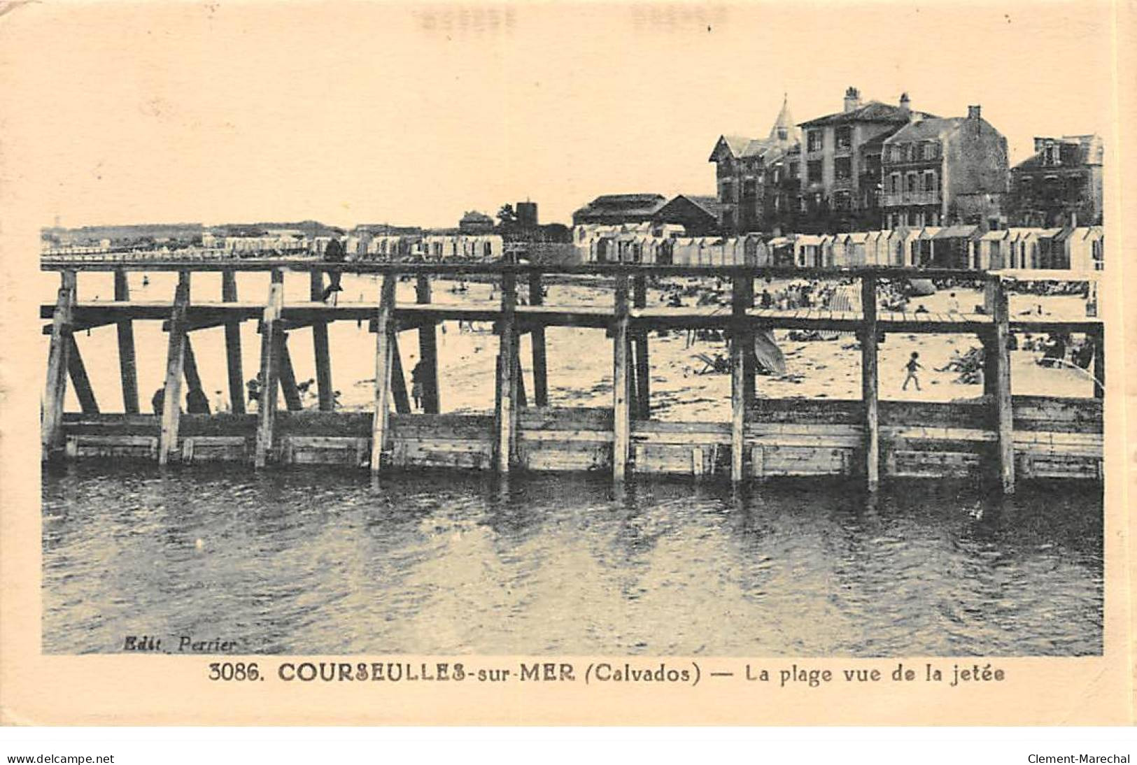 COURSEULLES SUR MER - La Plage Vue De La Jetée - Très Bon état - Courseulles-sur-Mer