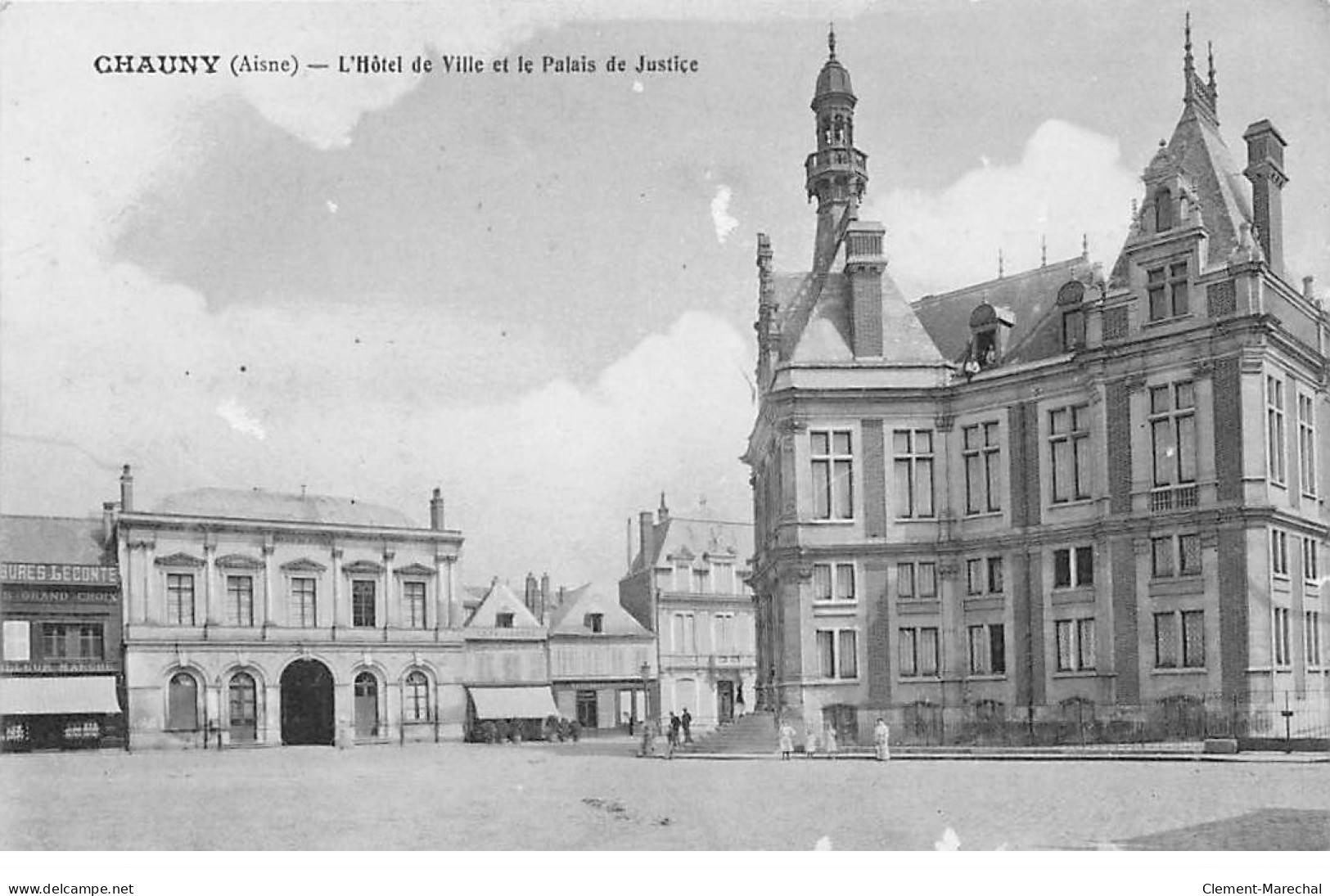 CHAUNY - L'Hôtel De Ville Et Le Palais De Justice - Très Bon état - Chauny