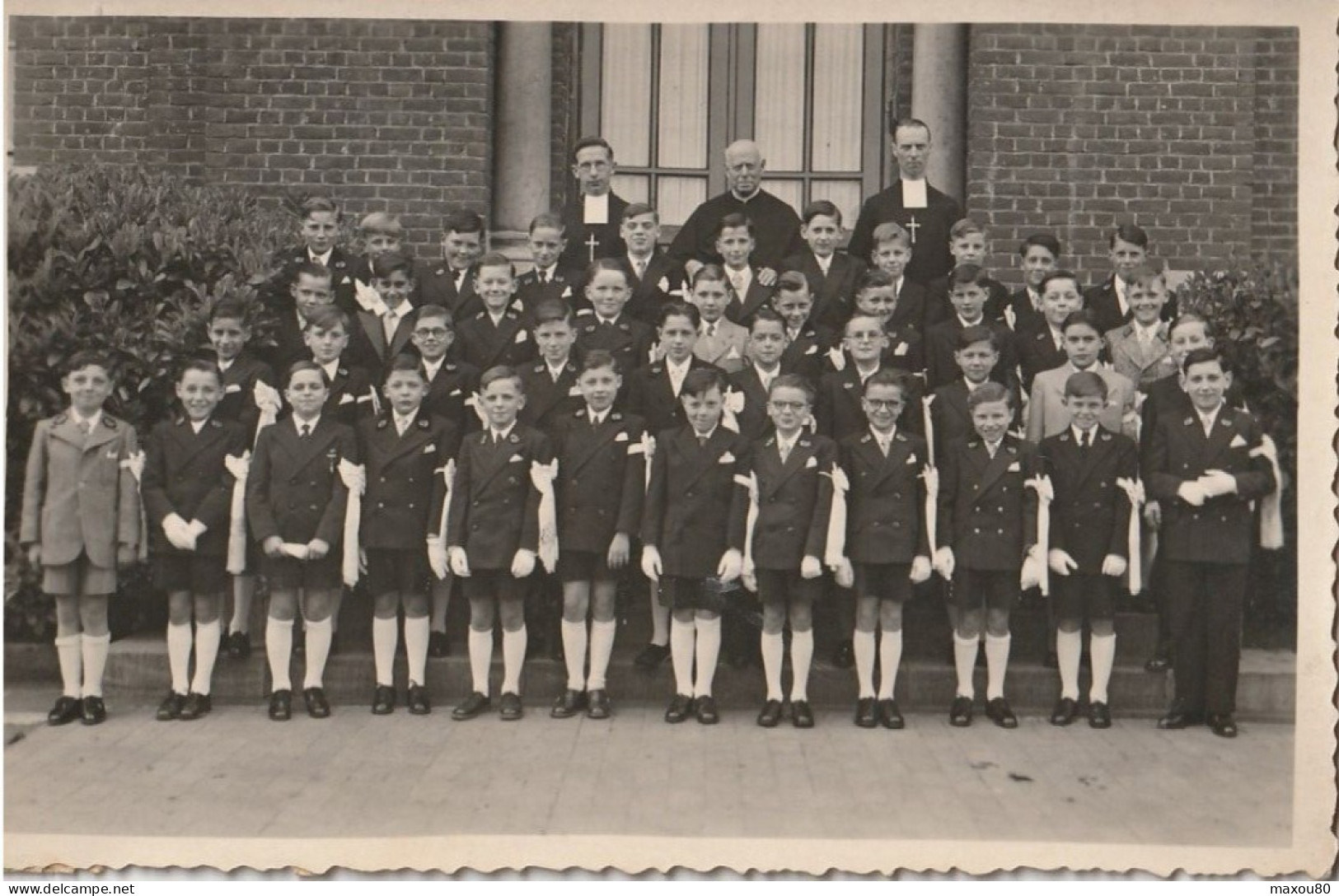 Carte Photo  ( Groupe D'enfants Avec Prêtres ) - Other & Unclassified