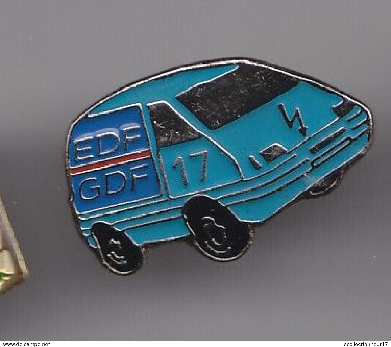 Pin's Camionette EDF GDF De La Charente Maritime Dpt 17 Réf 3047 - EDF GDF