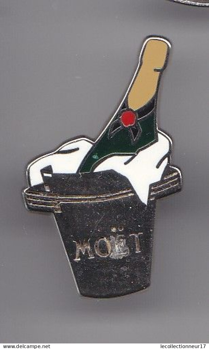 Pin's  Champagne Moët Réf 5723 - Bevande