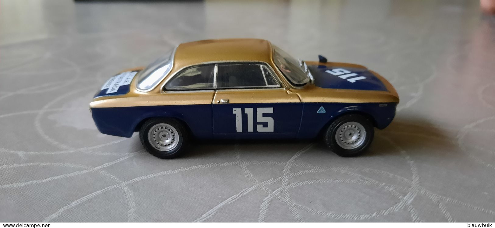 Metro Alfa Romeo Giulia Sprint GTA 1600 Monza 1967 1/43 + Vitrine - Altri & Non Classificati