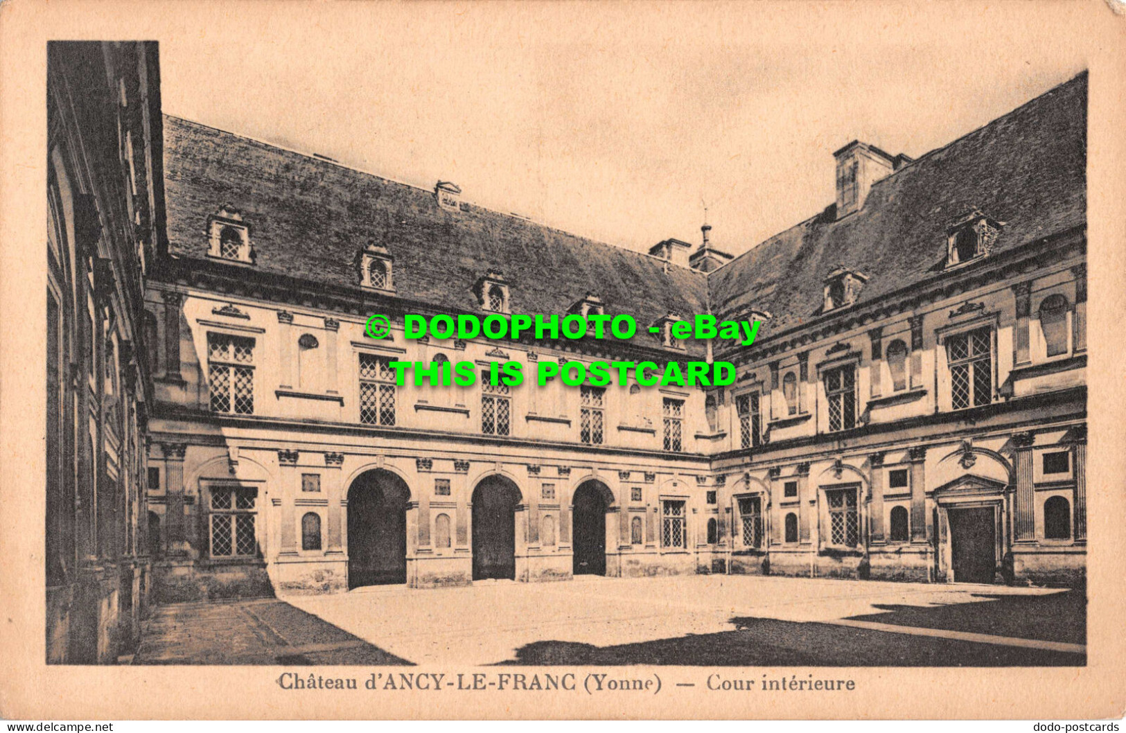 R551511 Chateau DAncy Le Franc. Yonne. Cour Interieure - Mundo