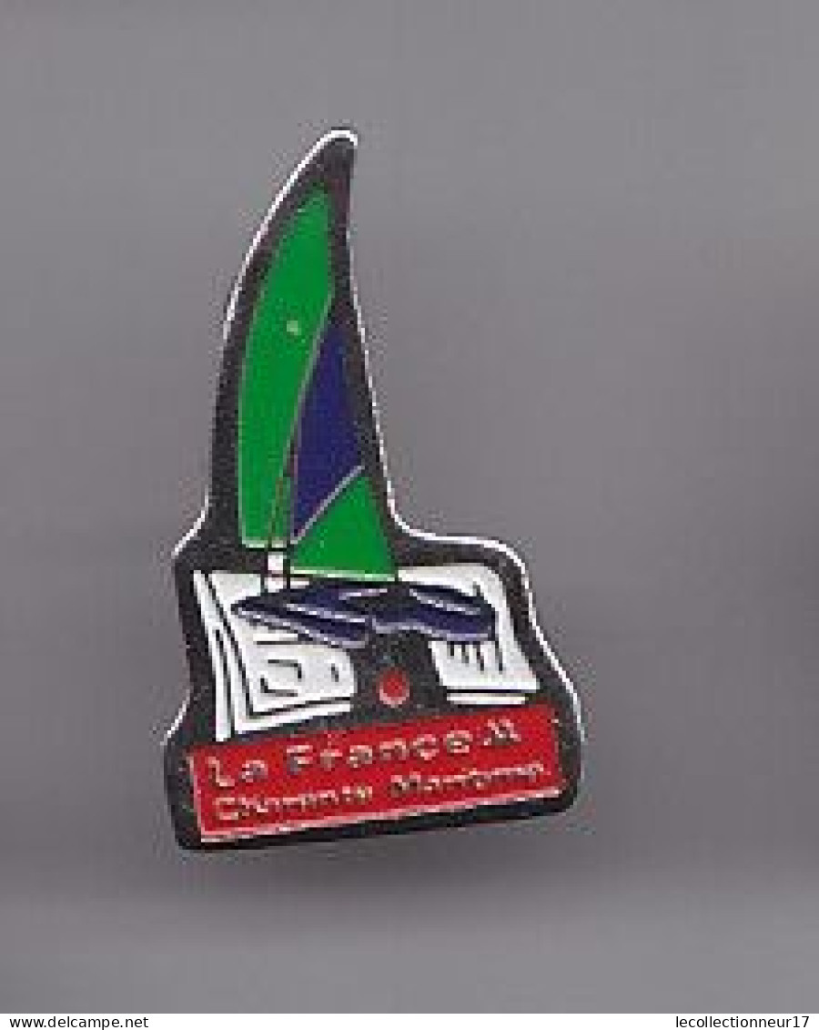 Pin's La France Bateau Voilier Charente Maritime Dpt 17 Réf 2331 - Städte