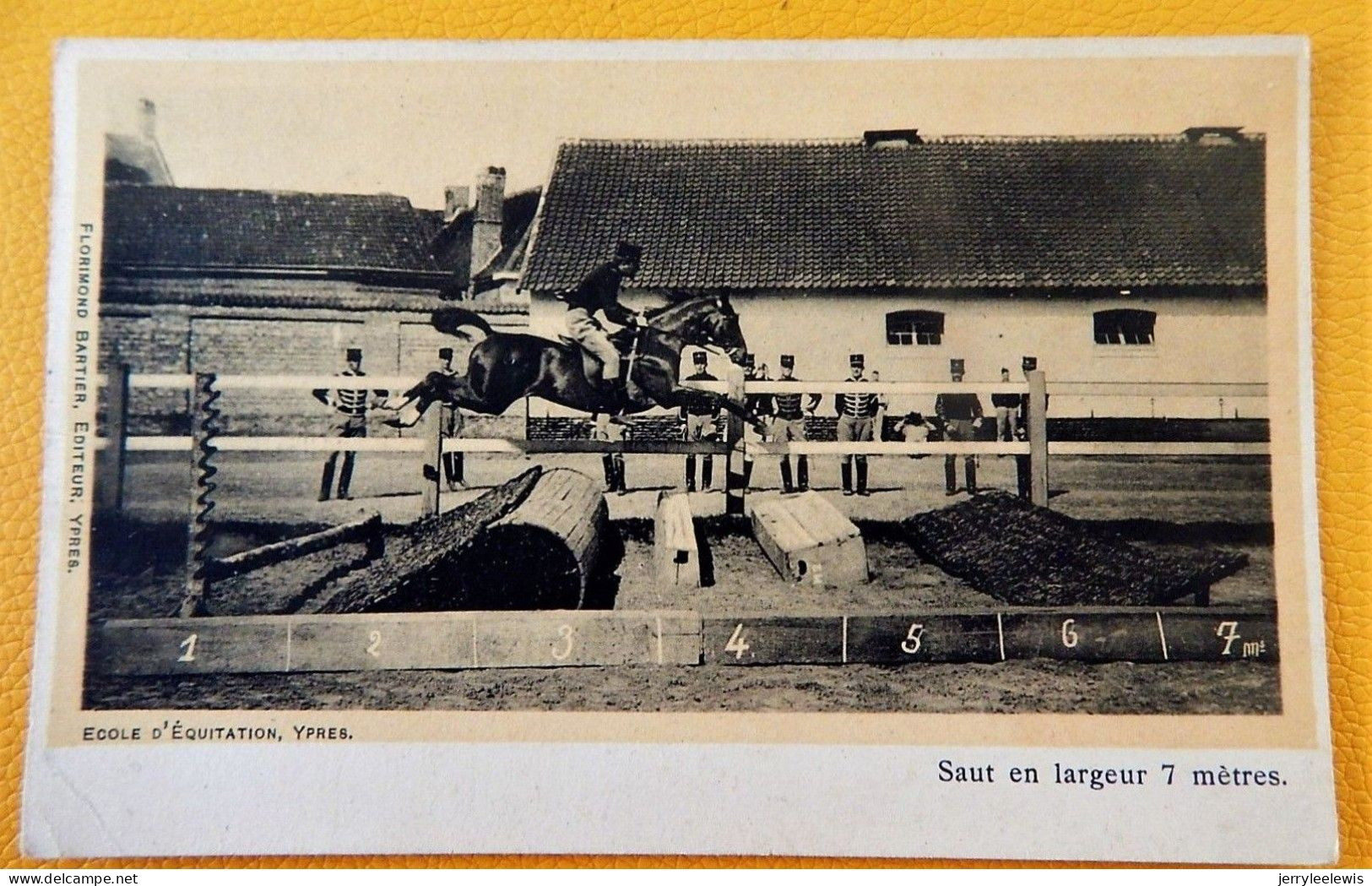MILITARIA -  ARMEE BELGE - BELGISCH LEGER  - IEPER - YPRES - Ecole D'équitation - Saut En Largeur 7 Mètres - 1903 - Manöver