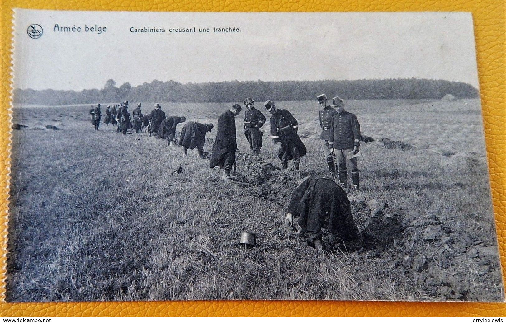 MILITARIA -  ARMEE BELGE - BELGISCH LEGER -  Carabiniers Creusant Une Tranchée - Manovre